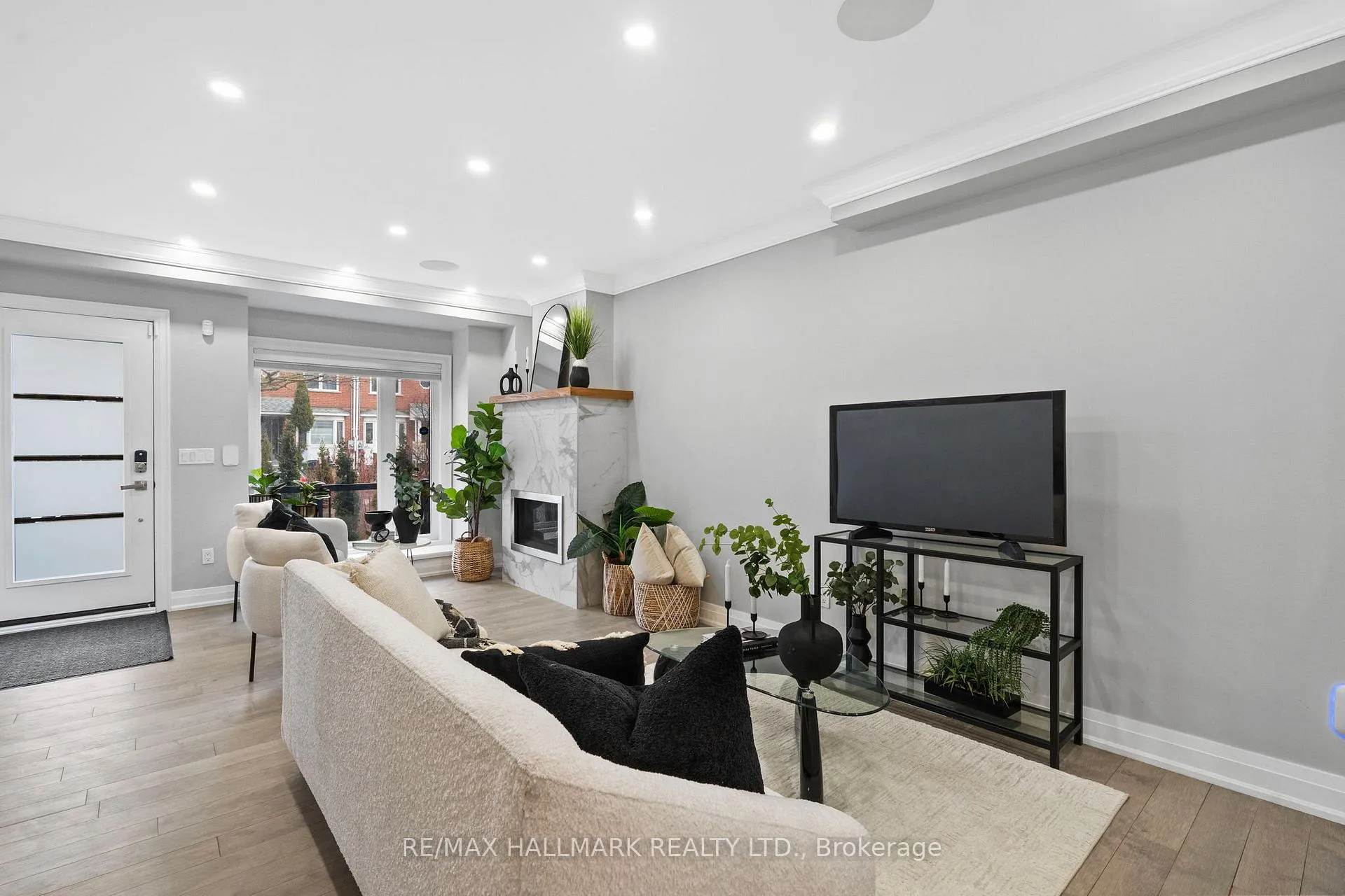 Photo 19 of 394 Main Street, Toronto, Woodbine-Lumsden — HOMEH