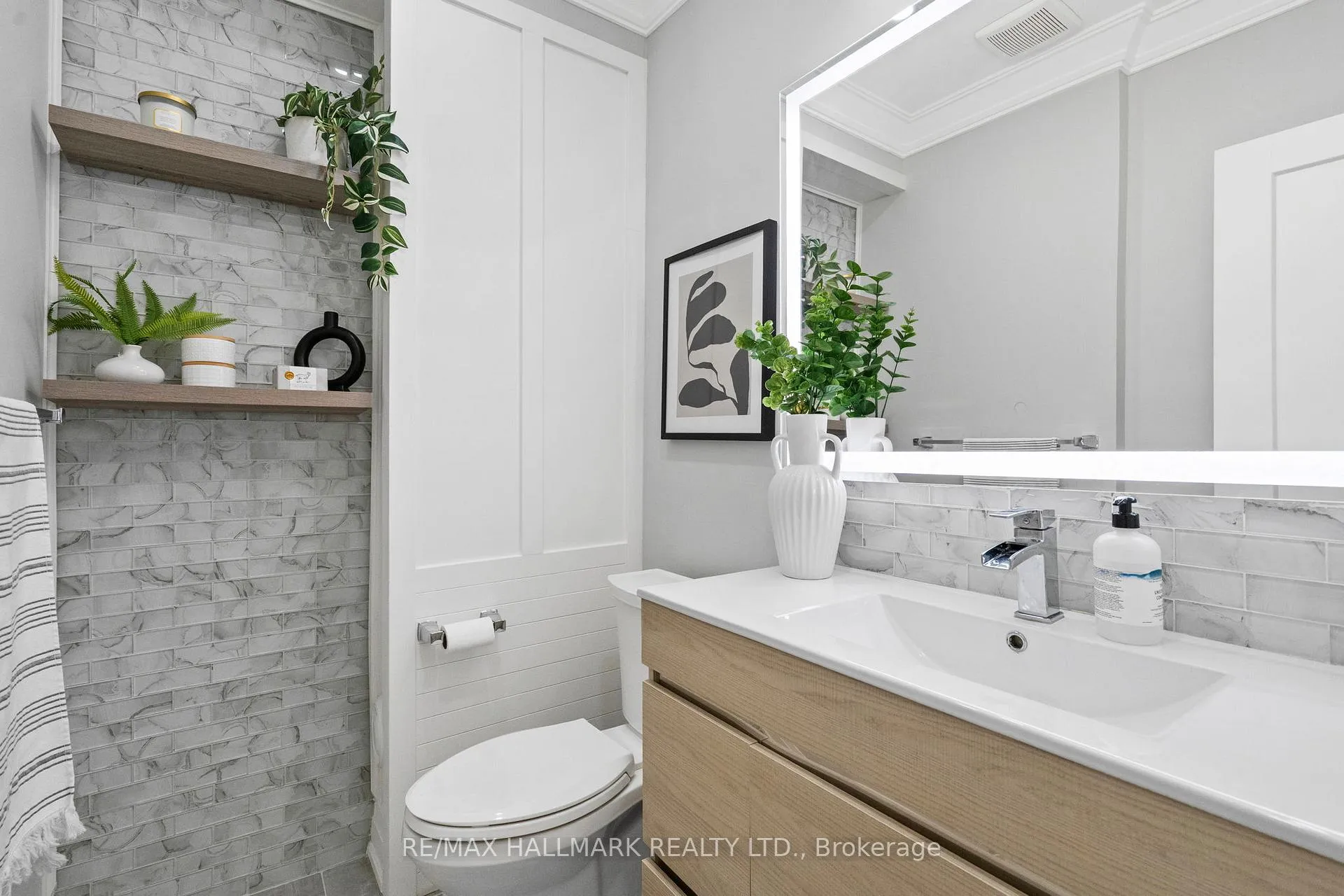 Photo 21 of 394 Main Street, Toronto, Woodbine-Lumsden — HOMEH
