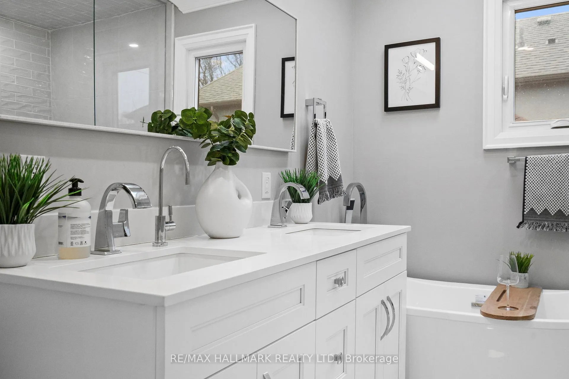 Photo 31 of 394 Main Street, Toronto, Woodbine-Lumsden — HOMEH