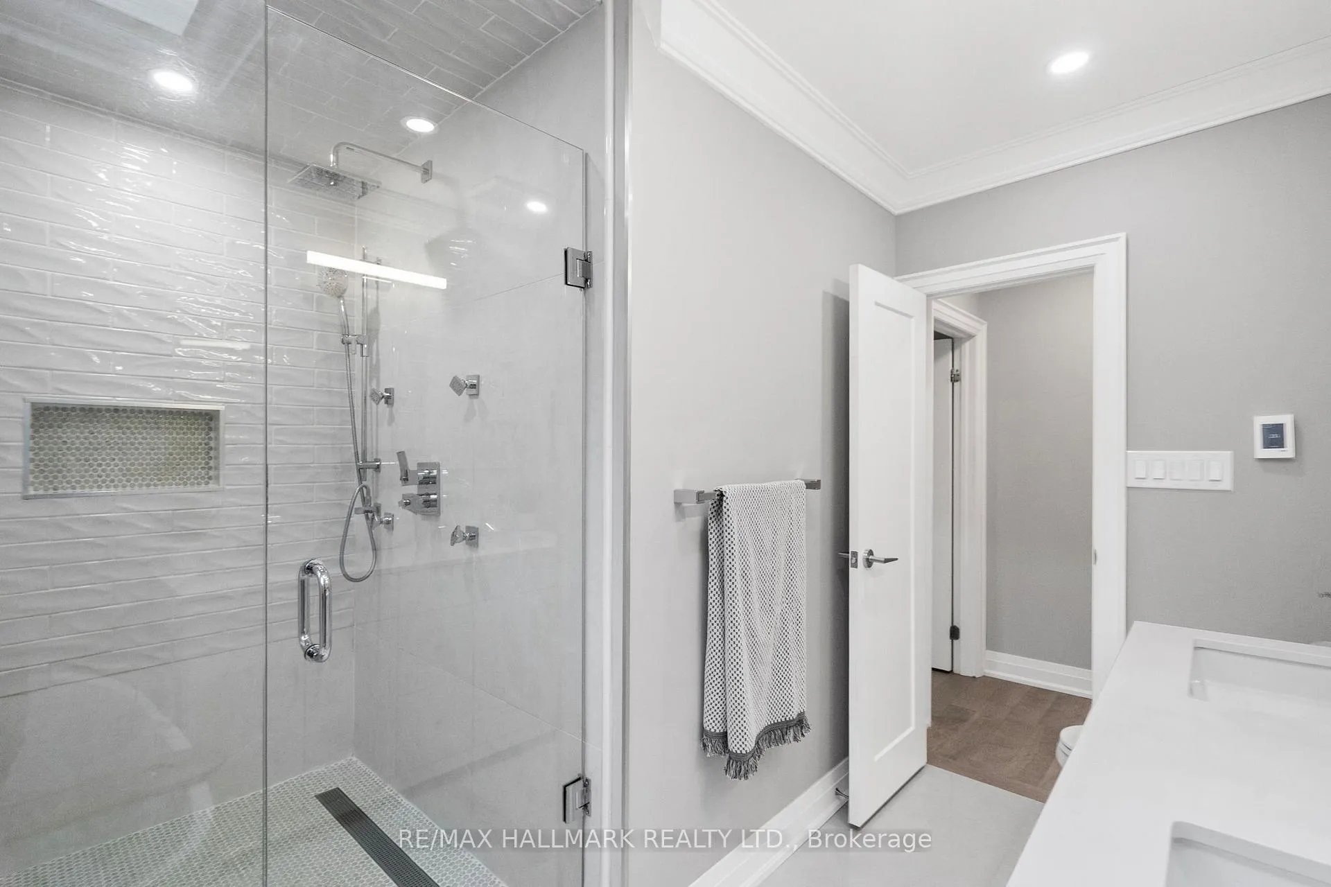 Photo 32 of 394 Main Street, Toronto, Woodbine-Lumsden — HOMEH