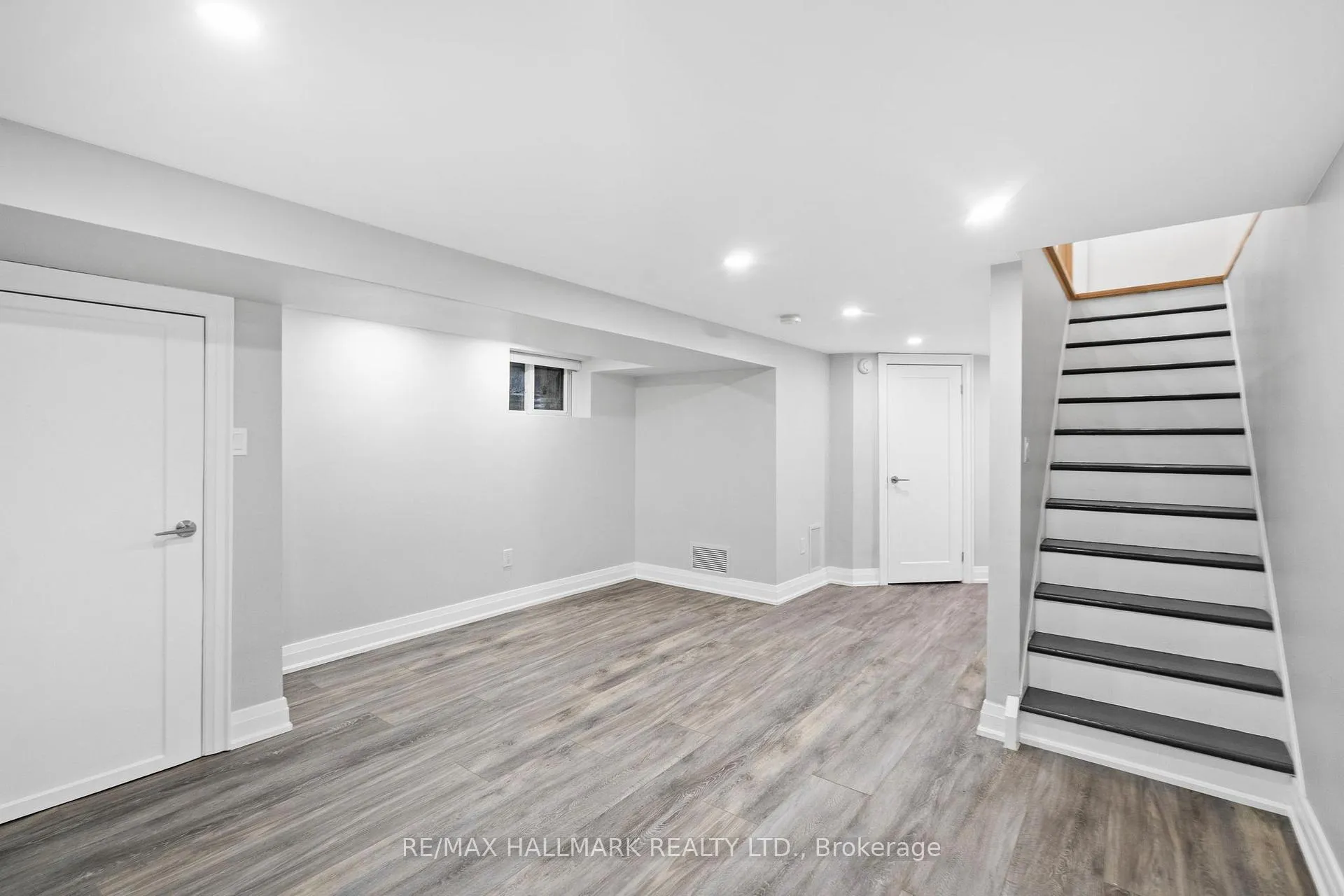Photo 38 of 394 Main Street, Toronto, Woodbine-Lumsden — HOMEH