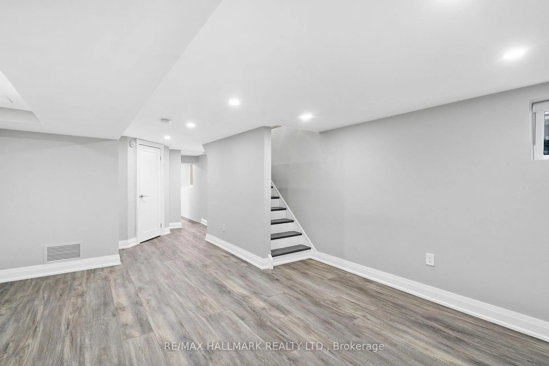 Photo 39 of 394 Main Street, Toronto, Woodbine-Lumsden — HOMEH
