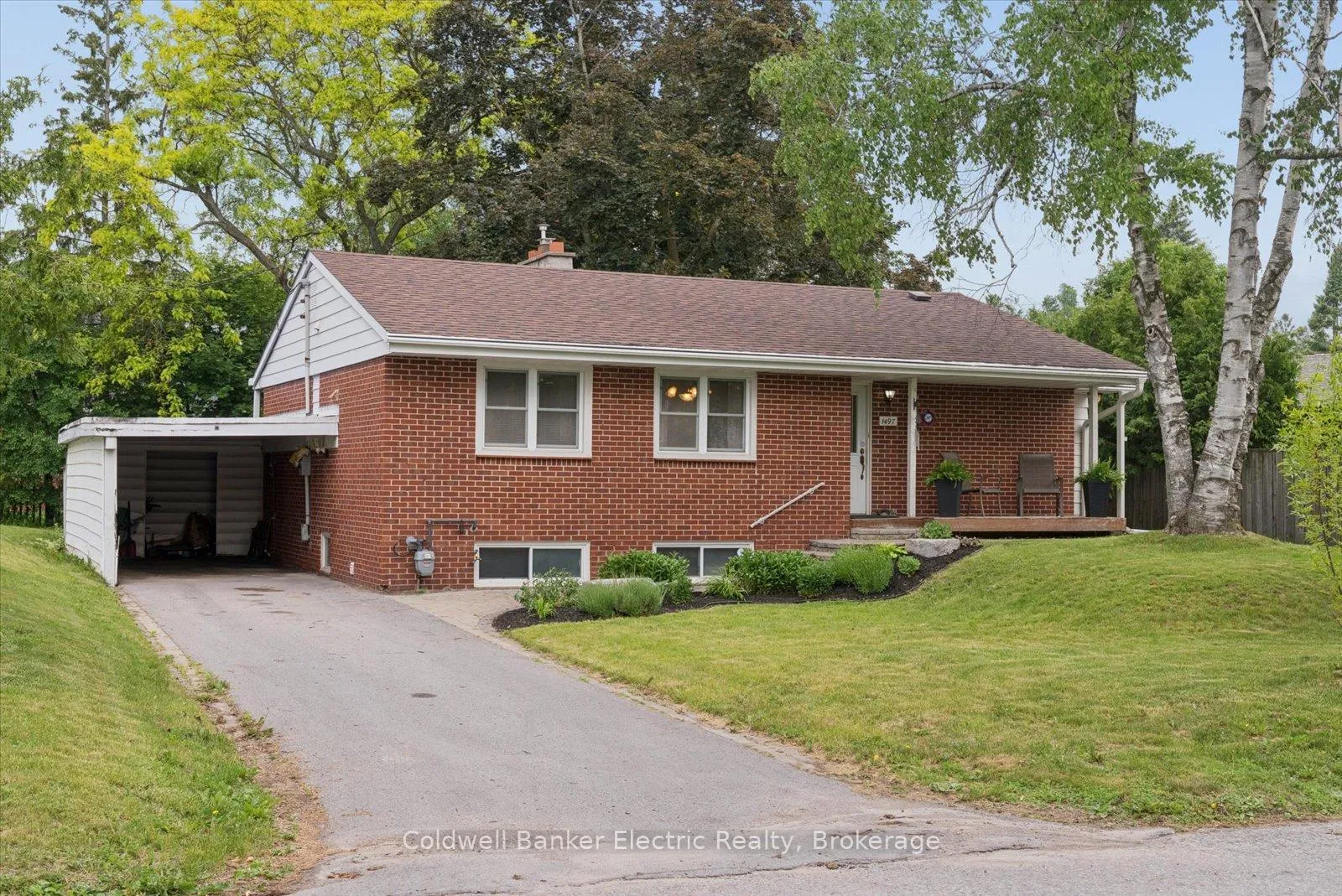 Photo 2 of 1497 Mayfair Avenue, Peterborough, Monaghan Ward 2 — HOMEH