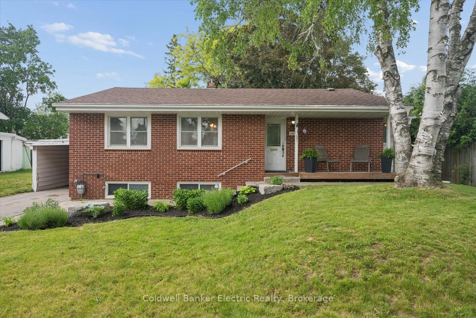 Photo 4 of 1497 Mayfair Avenue, Peterborough, Monaghan Ward 2 — HOMEH