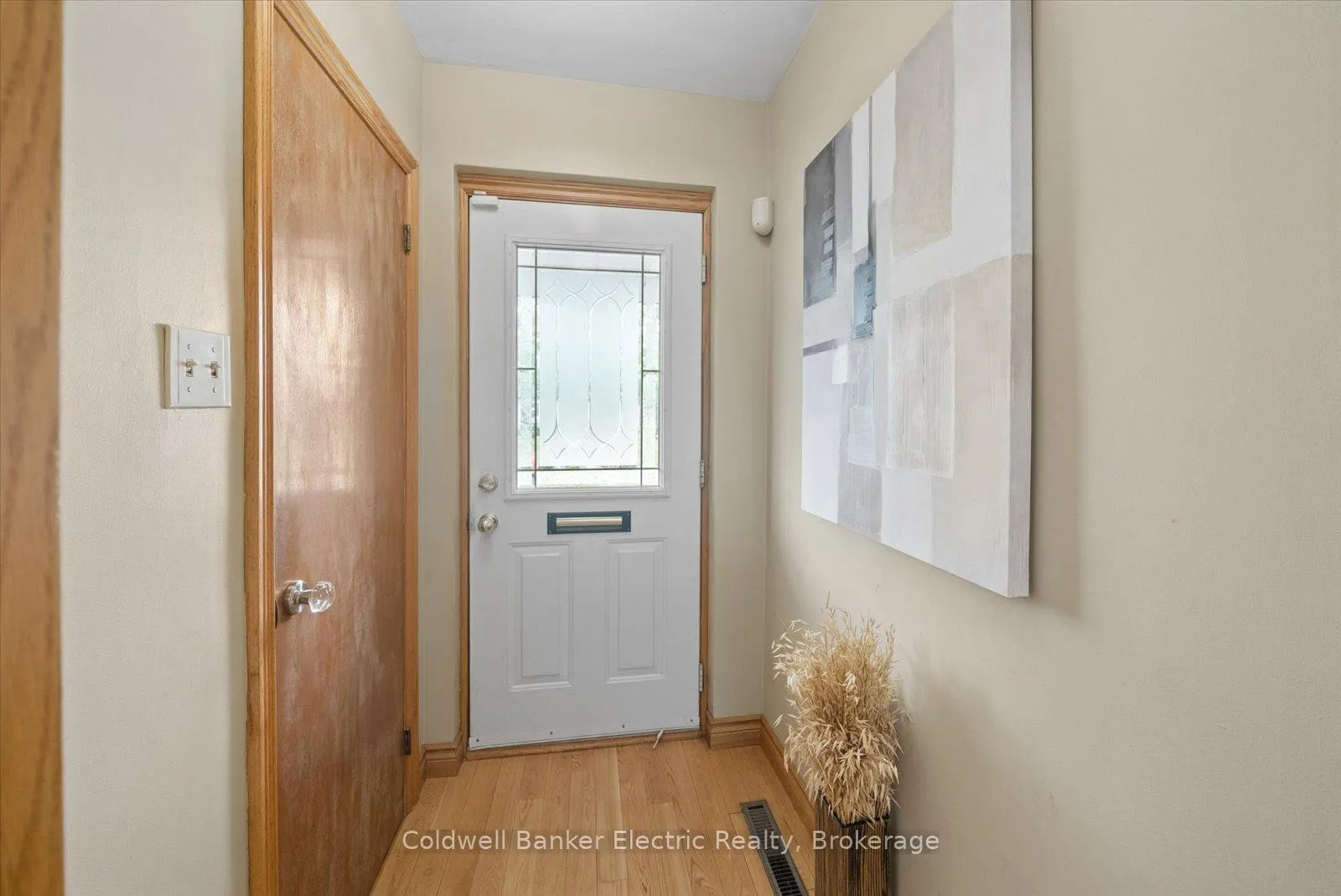 Photo 7 of 1497 Mayfair Avenue, Peterborough, Monaghan Ward 2 — HOMEH