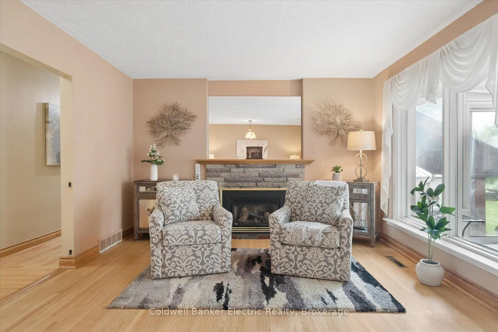 Photo 11 of 1497 Mayfair Avenue, Peterborough, Monaghan Ward 2 — HOMEH