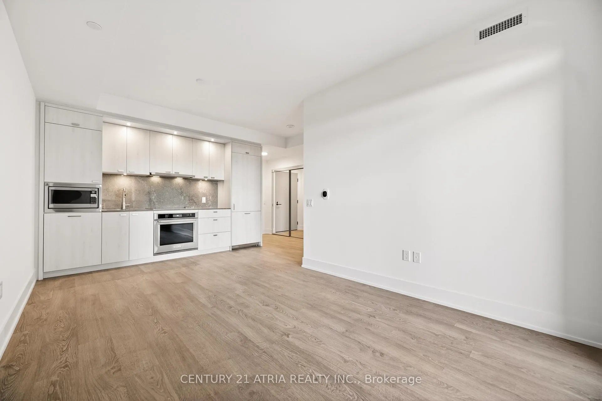 Front of Unit 532, 858 Dupont Street