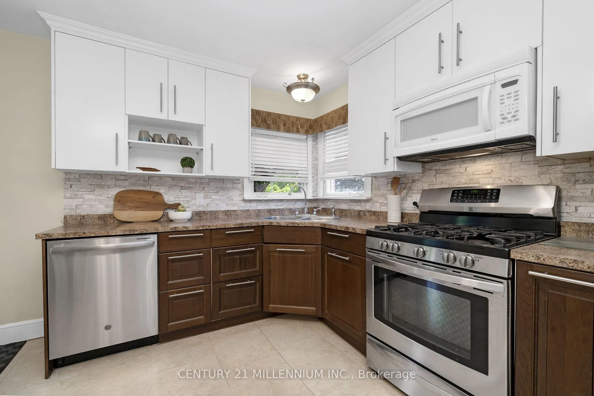 Photo 10 of 7 Dundas Street W, Erin — HOMEH