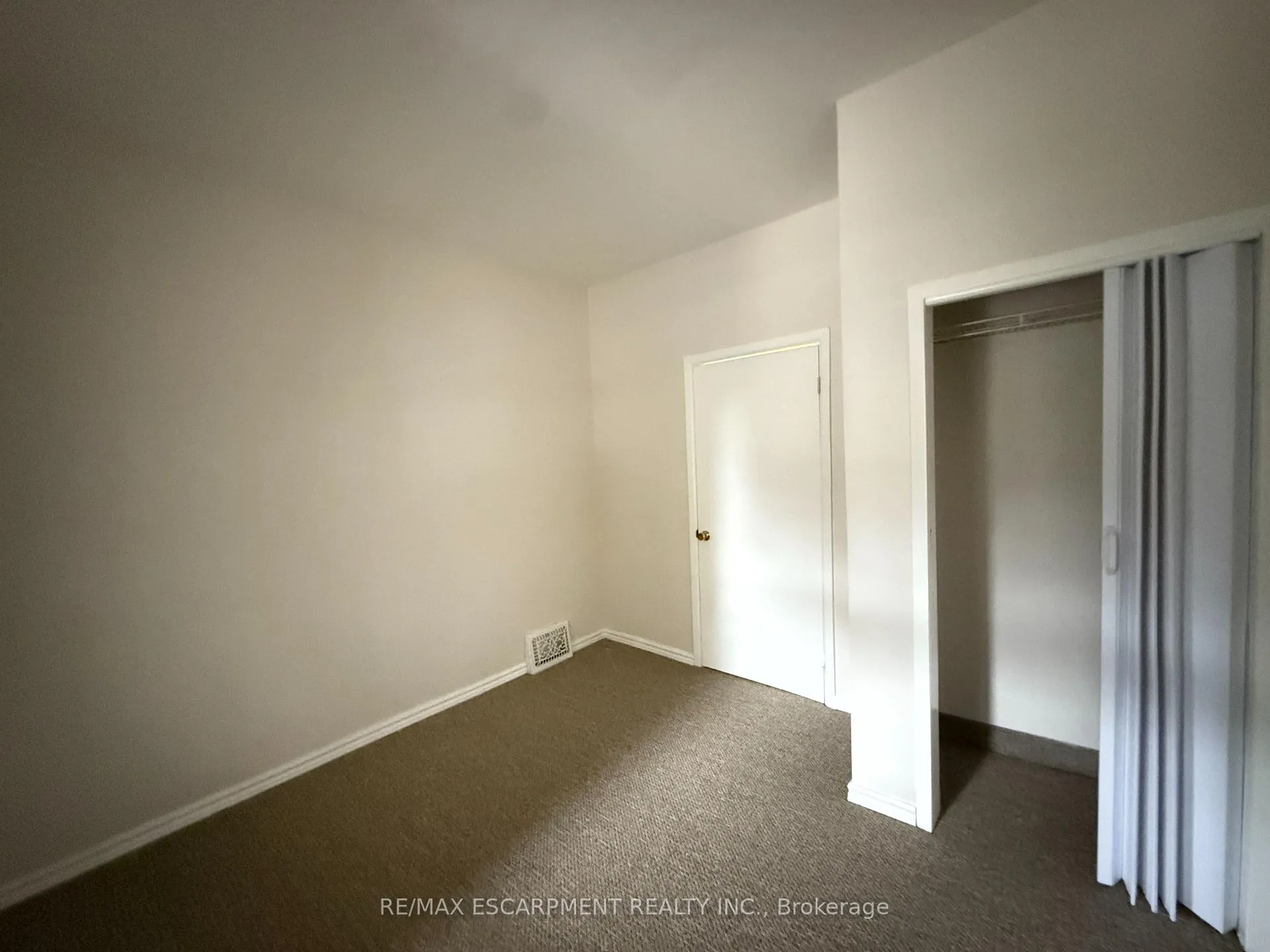 Photo 14 of 24 Somerset Avenue, Hamilton, Stipley — HOMEH