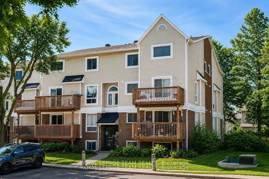 Front of Unit 4, 160 Fenerty Court