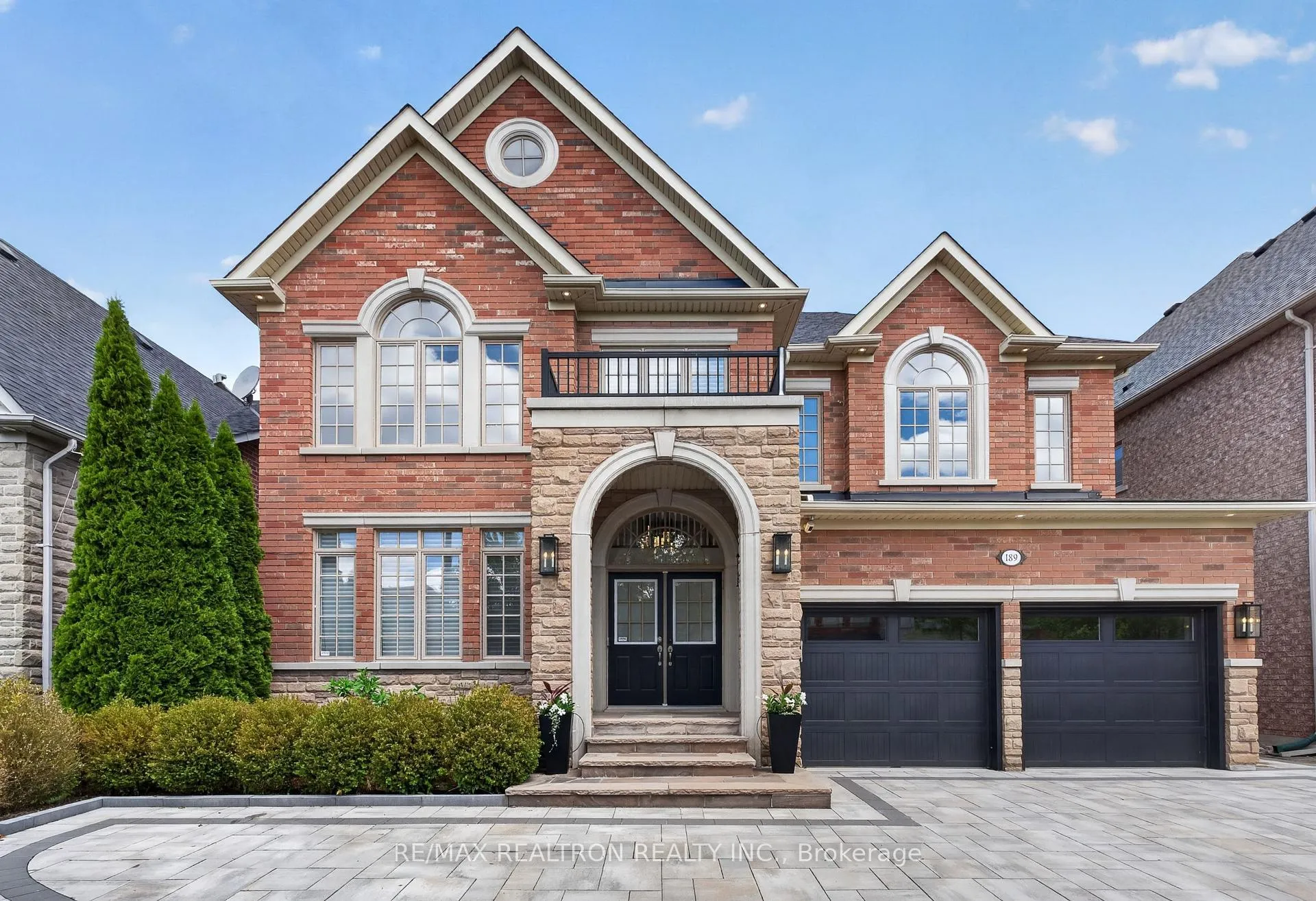 Photo 2 of 189 Cook's Mill Crescent, Vaughan, Patterson — HOMEH
