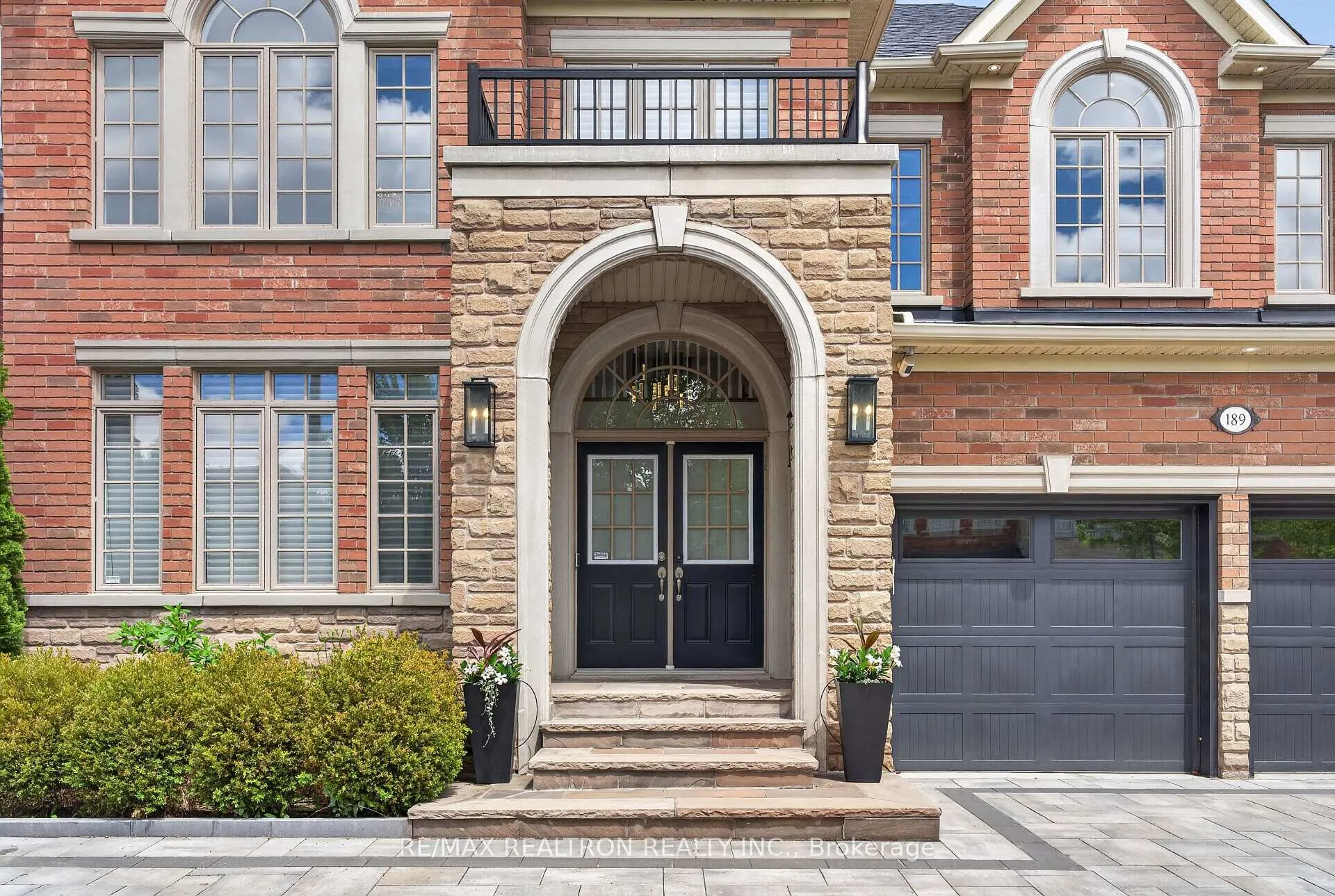 Photo 4 of 189 Cook's Mill Crescent, Vaughan, Patterson — HOMEH