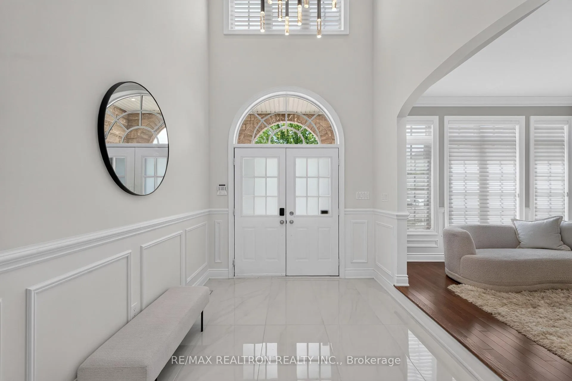 Photo 5 of 189 Cook's Mill Crescent, Vaughan, Patterson — HOMEH