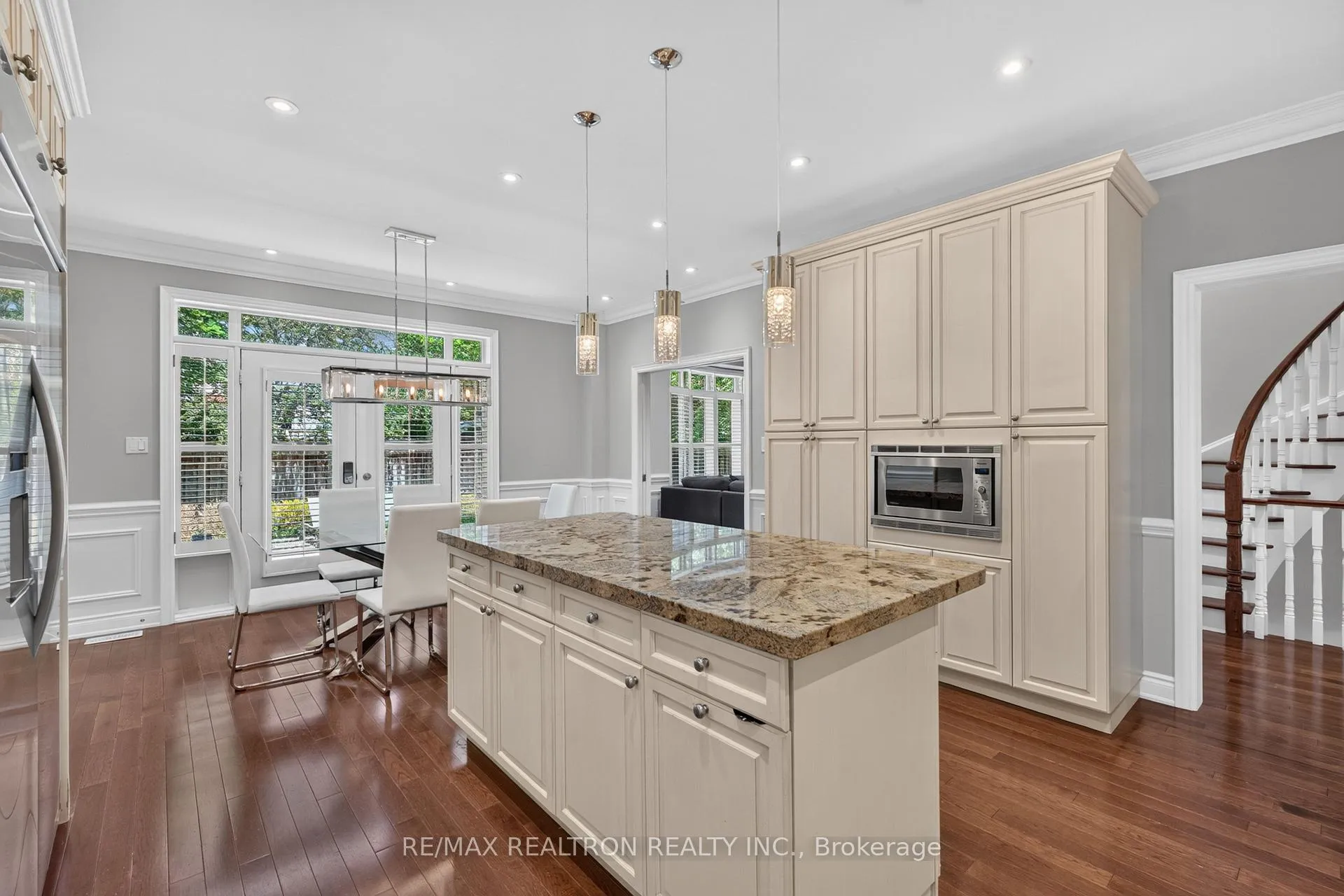 Photo 31 of 189 Cook's Mill Crescent, Vaughan, Patterson — HOMEH