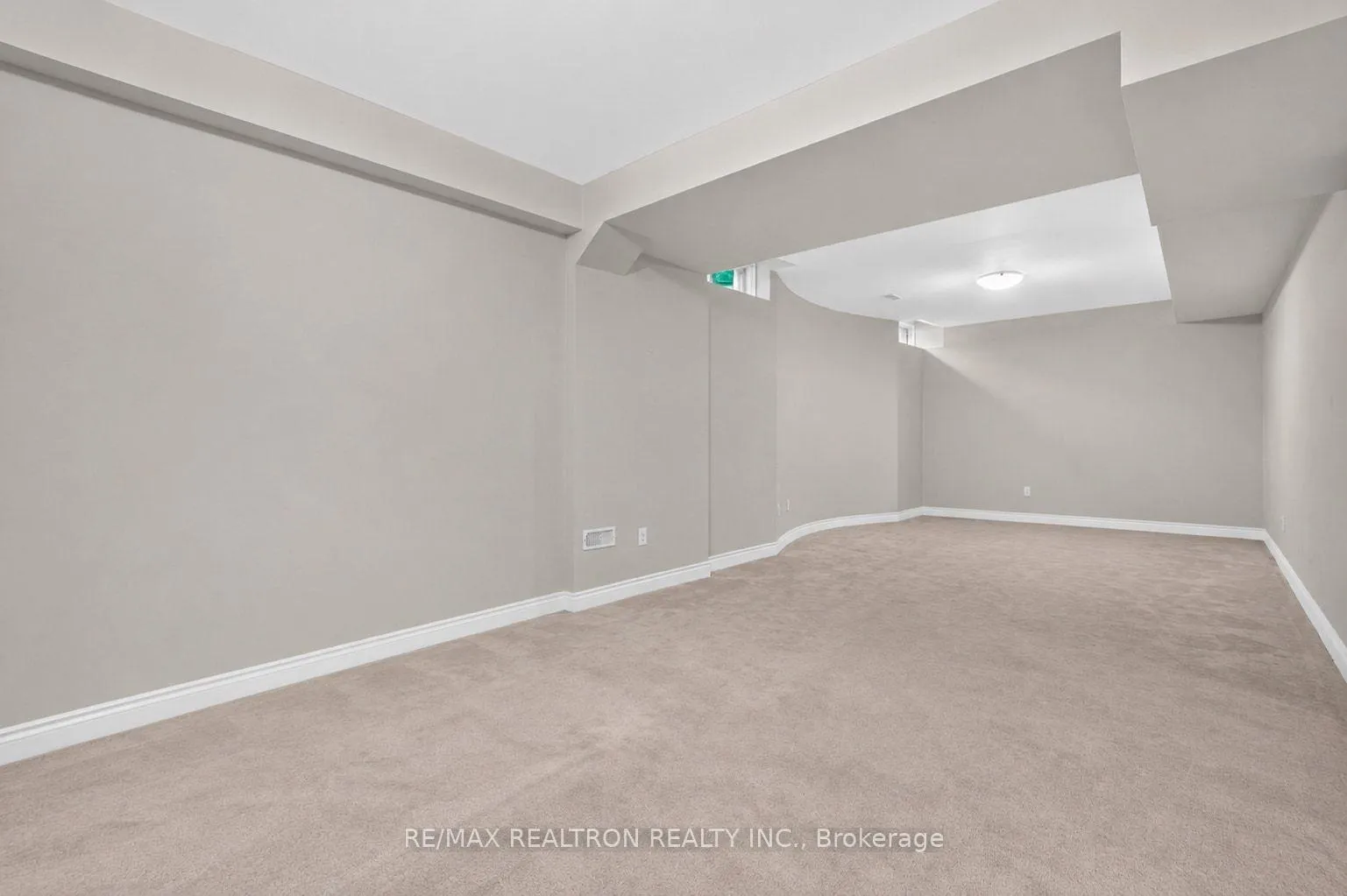 Photo 37 of 189 Cook's Mill Crescent, Vaughan, Patterson — HOMEH