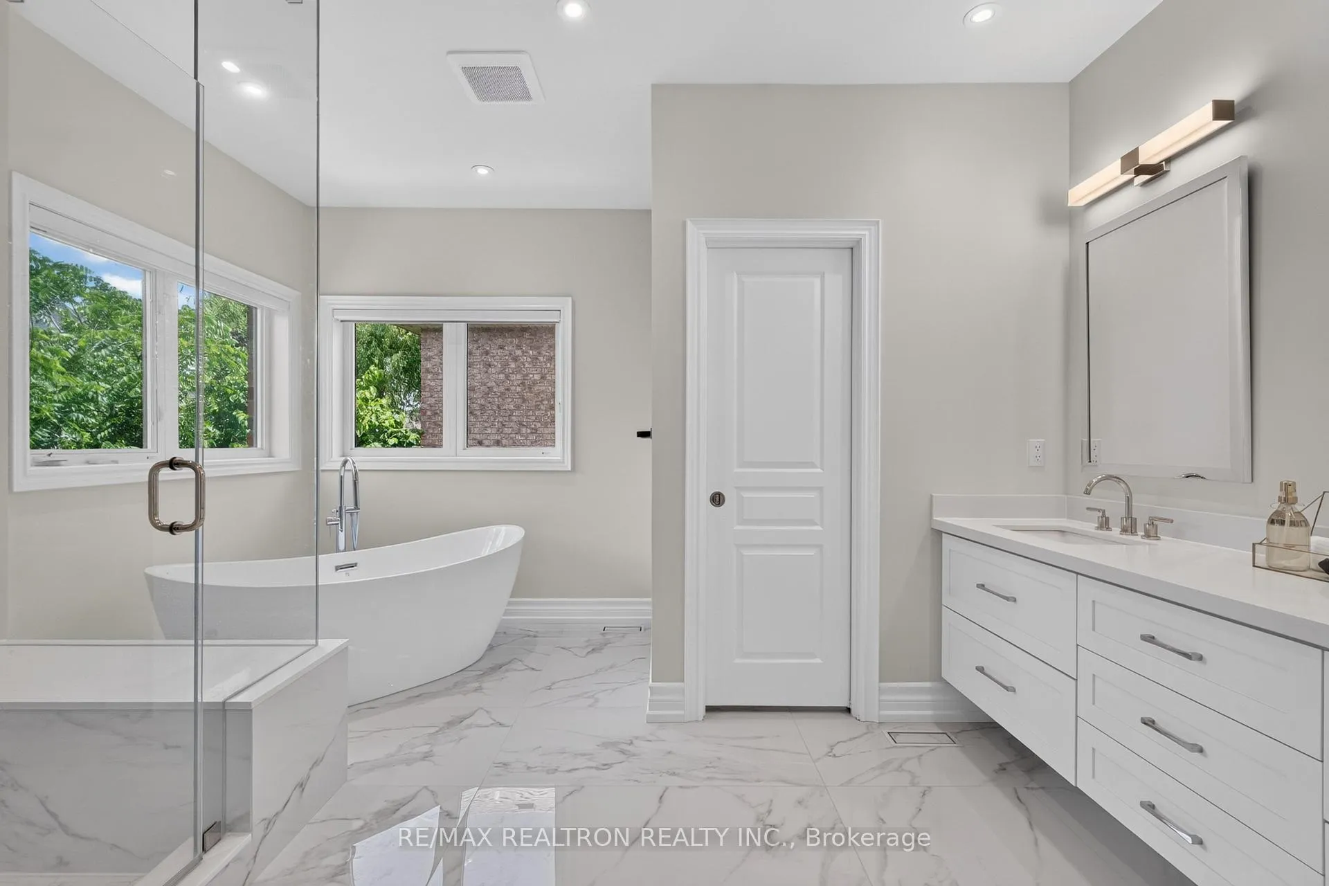Photo 39 of 189 Cook's Mill Crescent, Vaughan, Patterson — HOMEH
