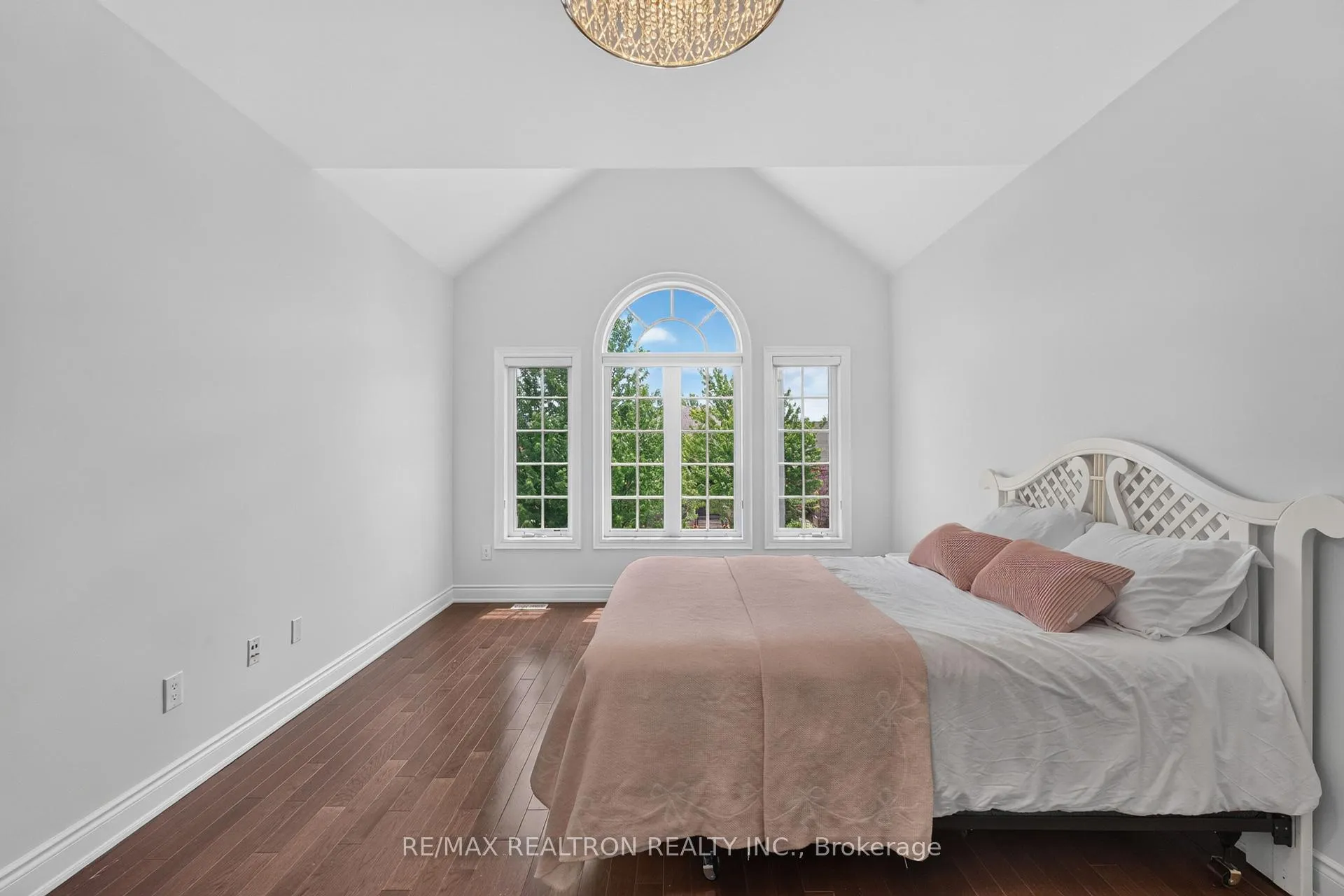 Photo 44 of 189 Cook's Mill Crescent, Vaughan, Patterson — HOMEH