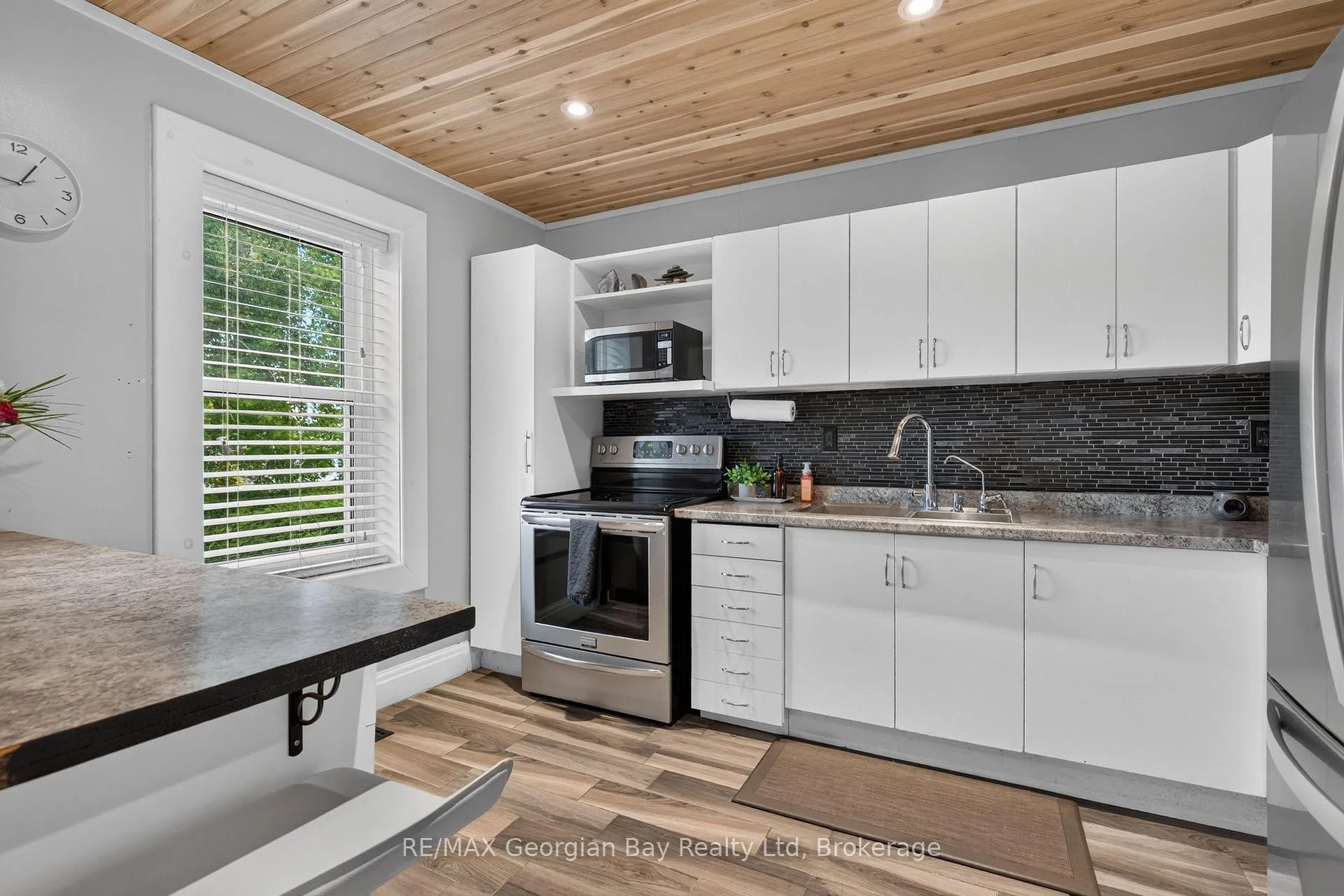 Photo 4 of 241 Donalda Street, Midland — HOMEH