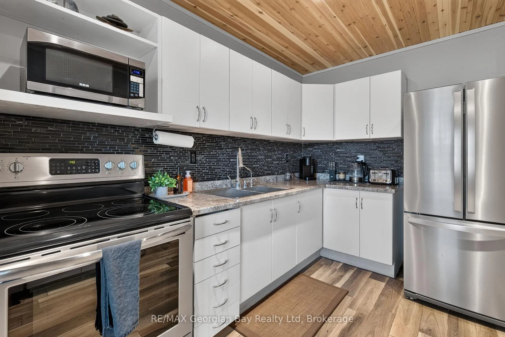 Photo 5 of 241 Donalda Street, Midland — HOMEH