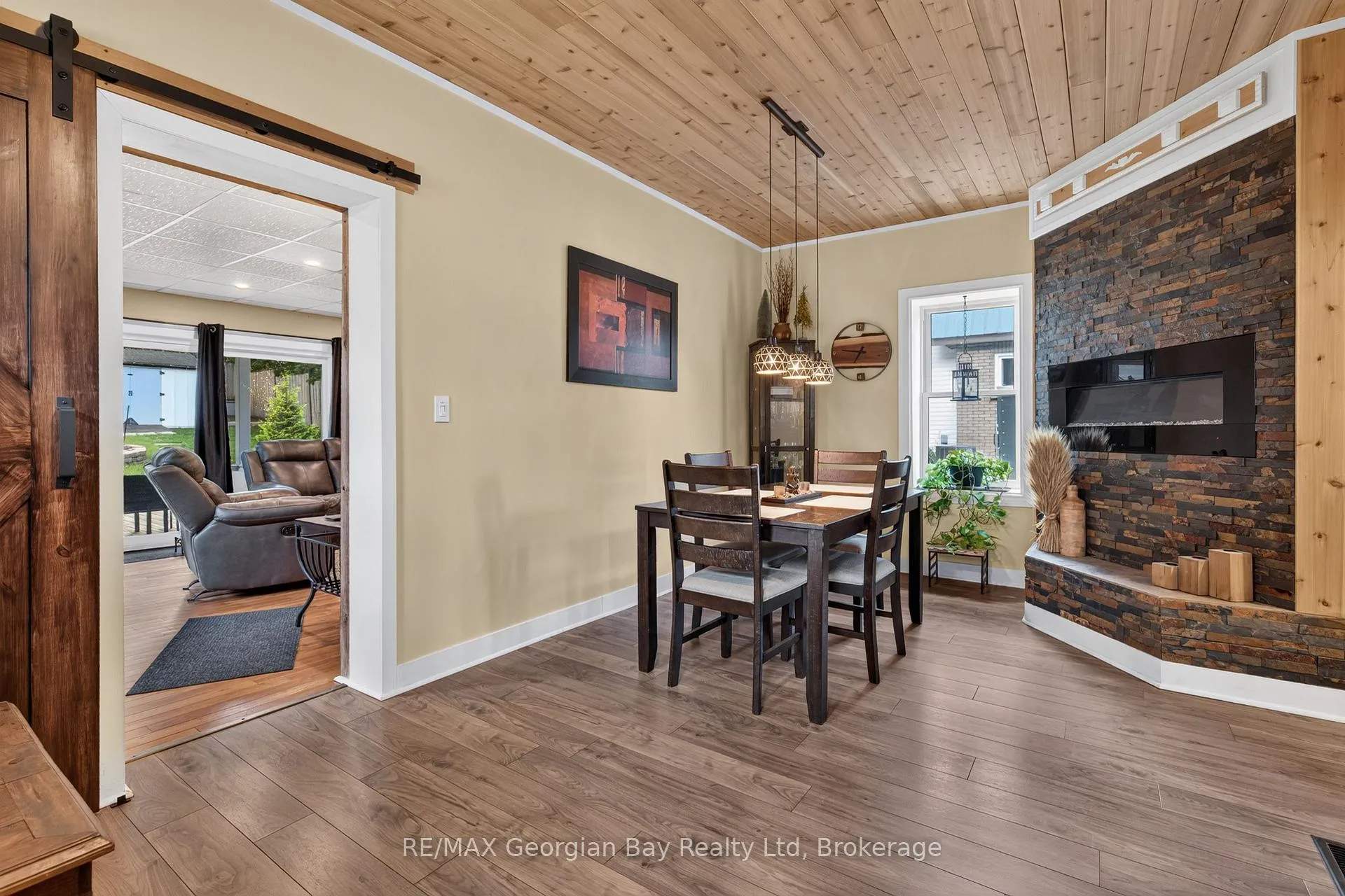 Photo 8 of 241 Donalda Street, Midland — HOMEH