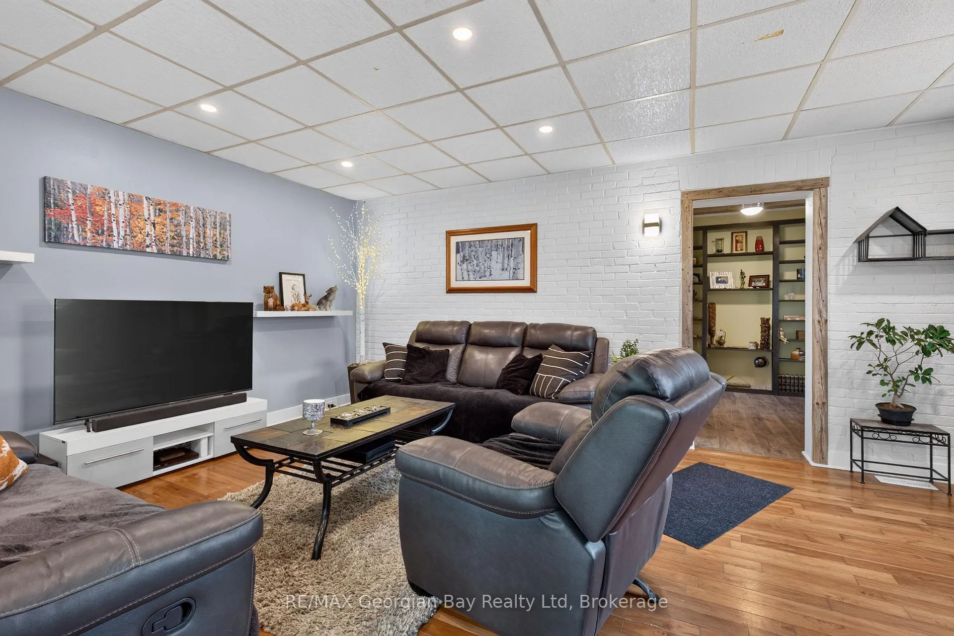 Photo 11 of 241 Donalda Street, Midland — HOMEH