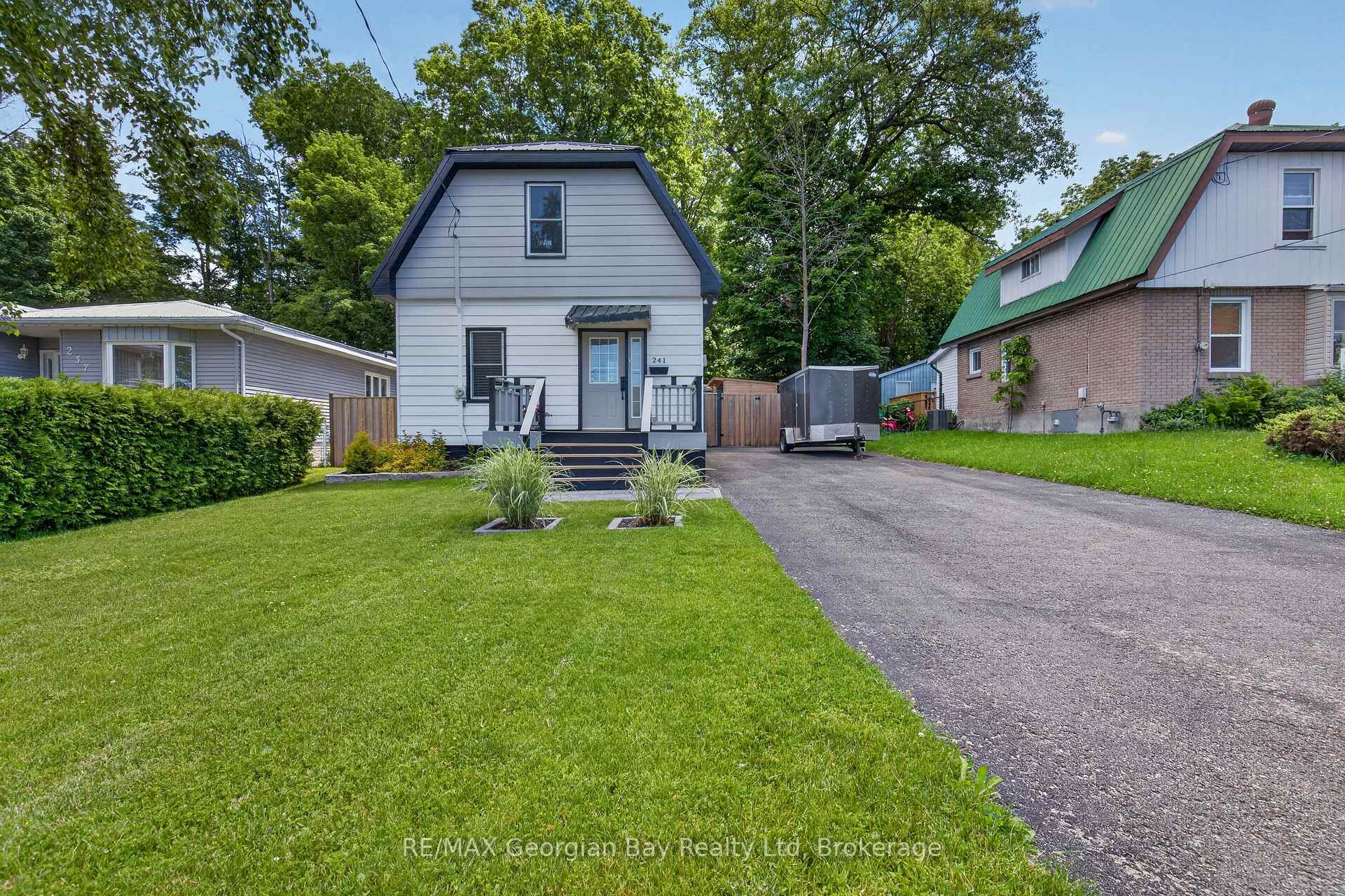 Photo 26 of 241 Donalda Street, Midland — HOMEH