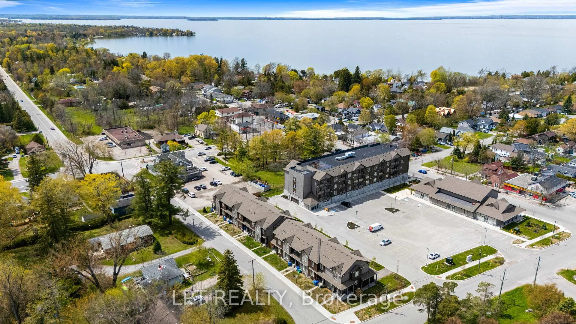 Photo 3 of Unit TH05, 110 Grew Boulevard, Georgina, Sutton & Jackson's Point — HOMEH