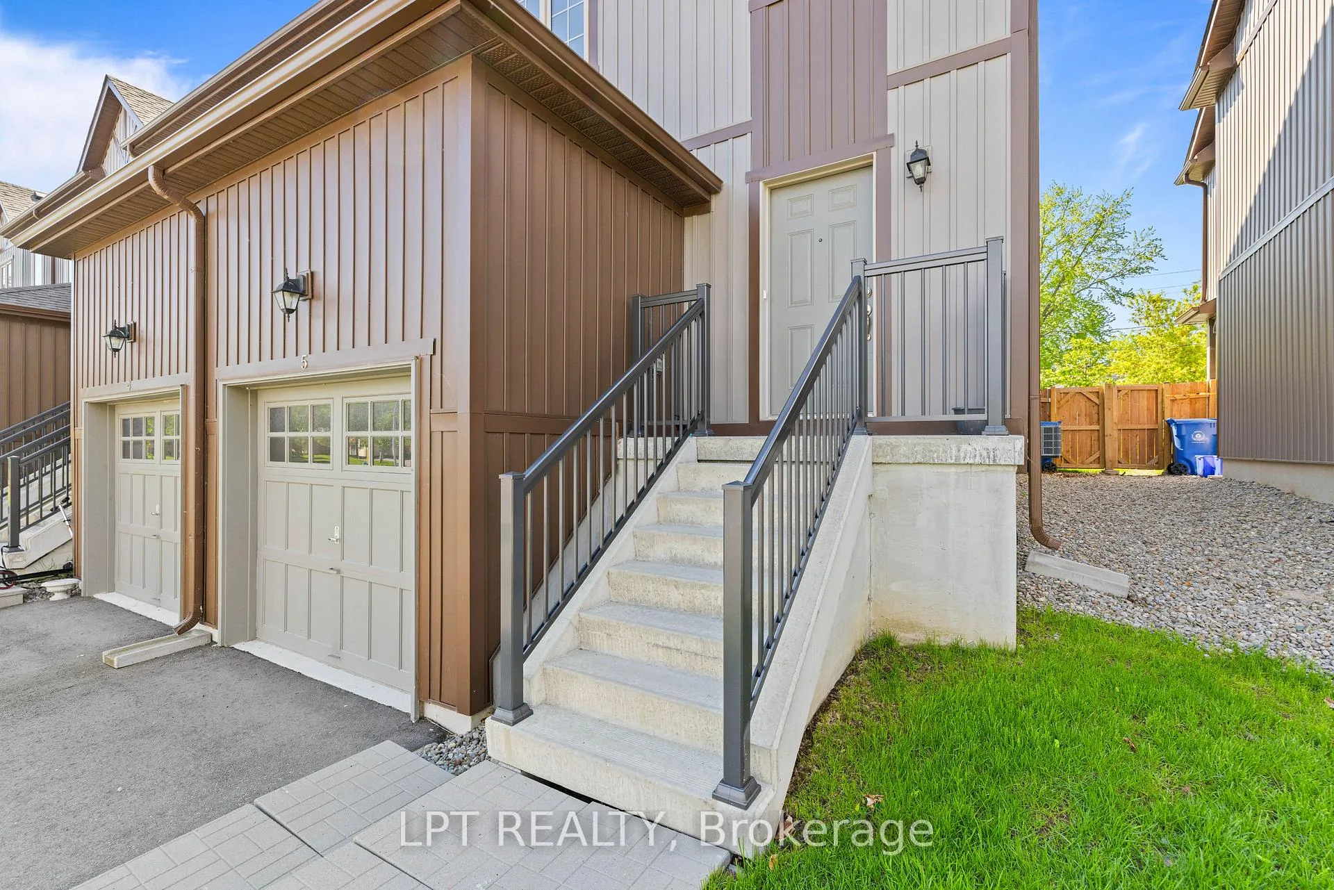 Photo 5 of Unit TH05, 110 Grew Boulevard, Georgina, Sutton & Jackson's Point — HOMEH