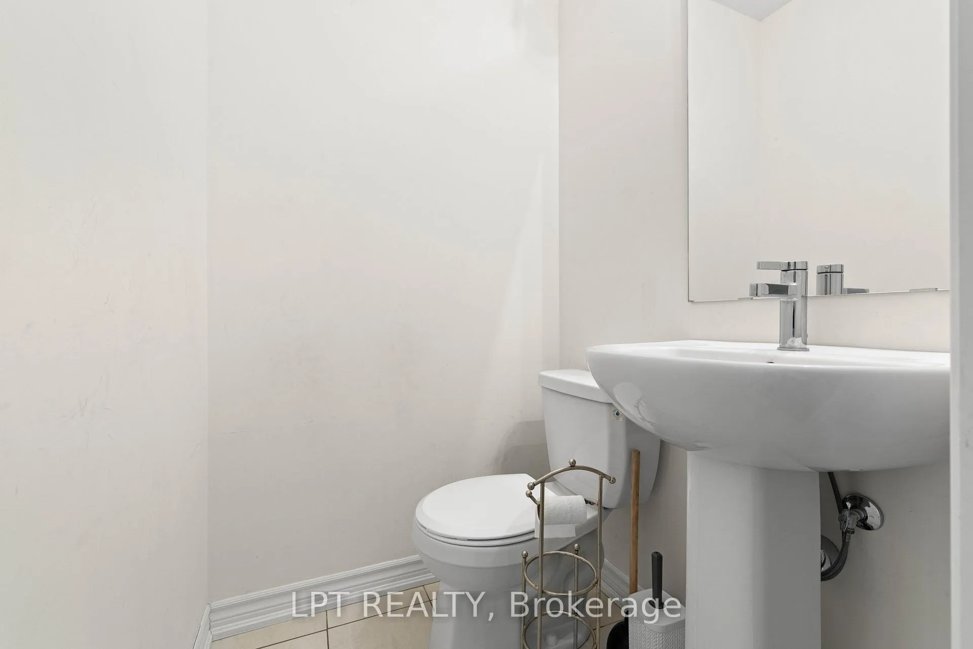 Photo 7 of Unit TH05, 110 Grew Boulevard, Georgina, Sutton & Jackson's Point — HOMEH