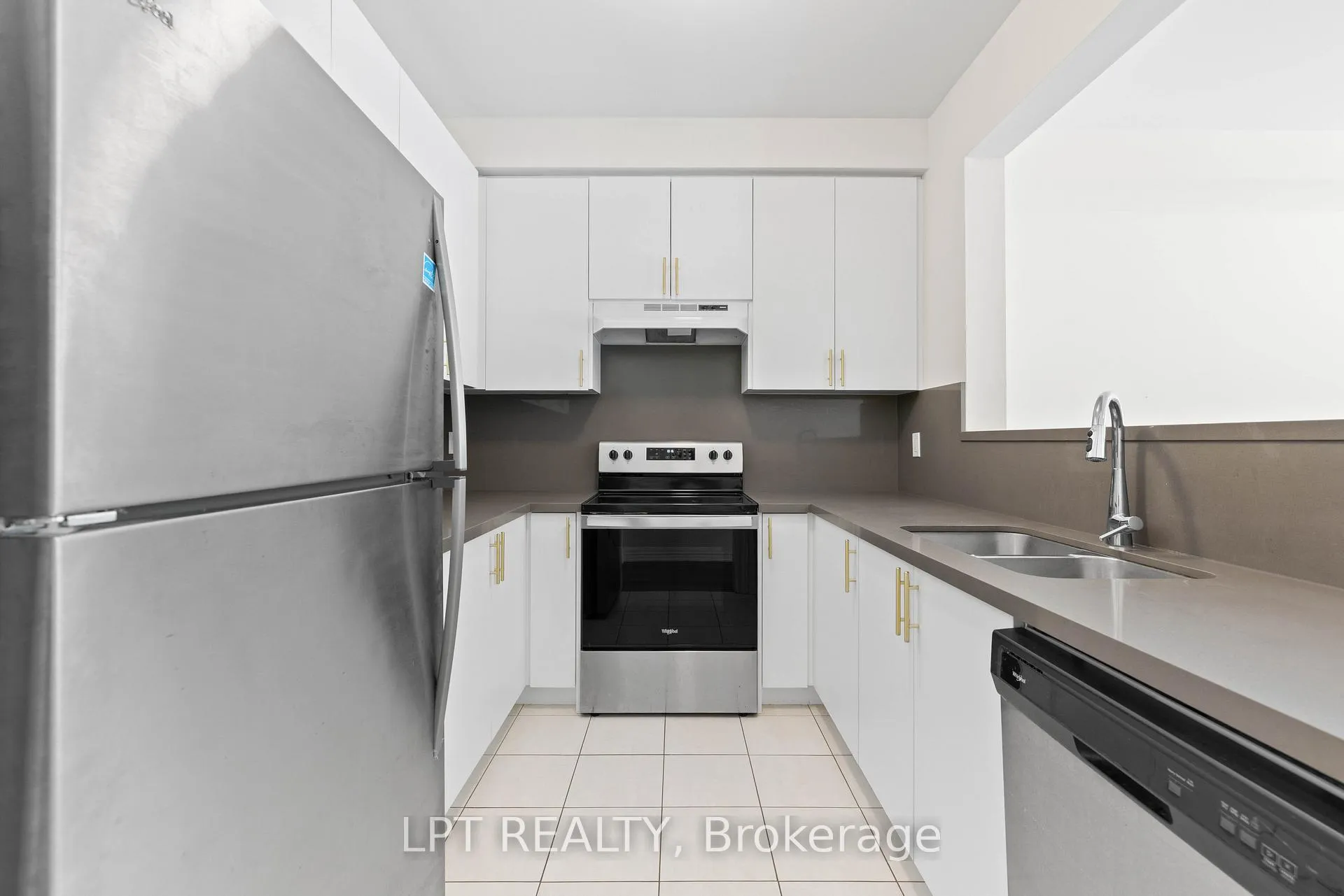 Photo 9 of Unit TH05, 110 Grew Boulevard, Georgina, Sutton & Jackson's Point — HOMEH