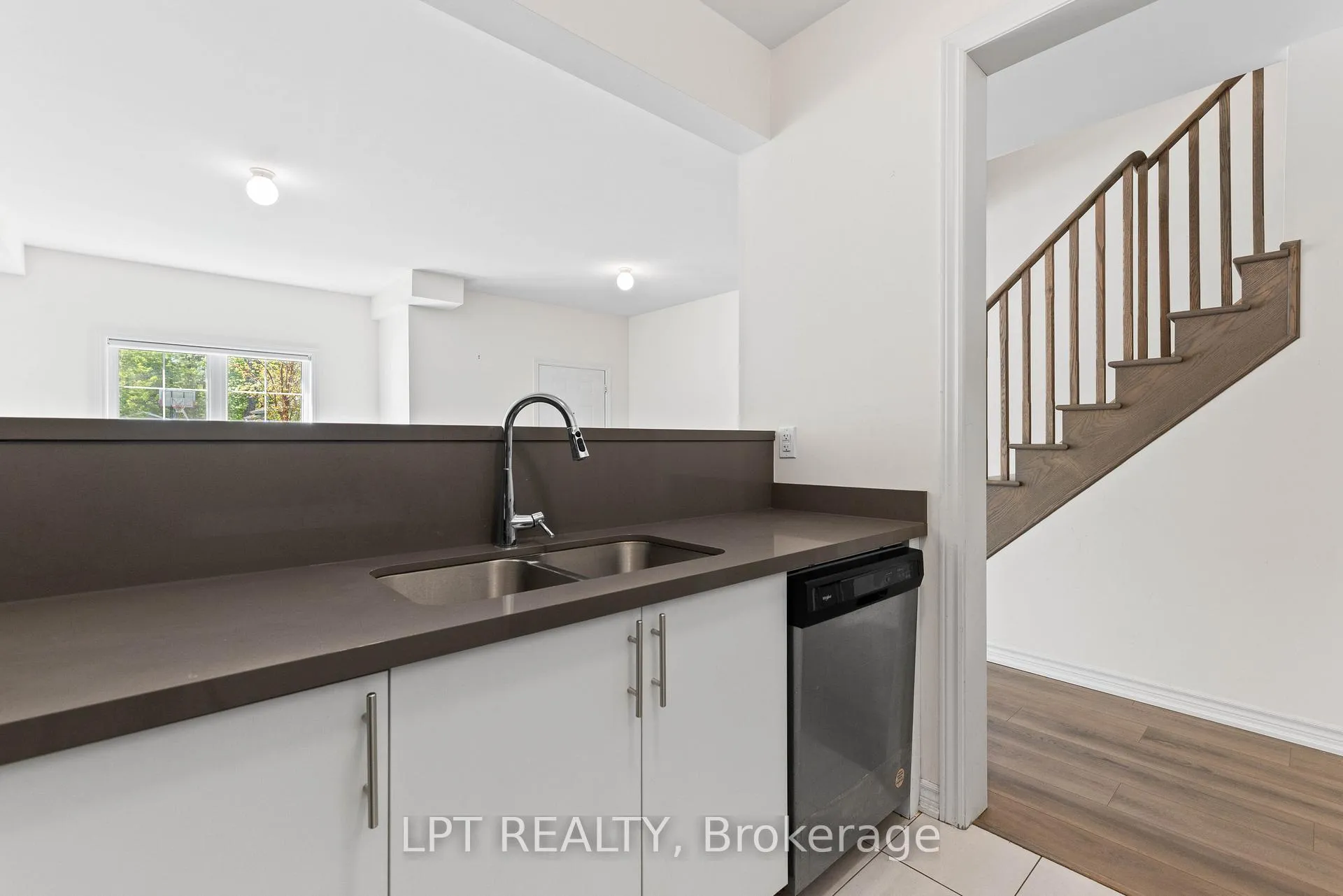 Photo 11 of Unit TH05, 110 Grew Boulevard, Georgina, Sutton & Jackson's Point — HOMEH