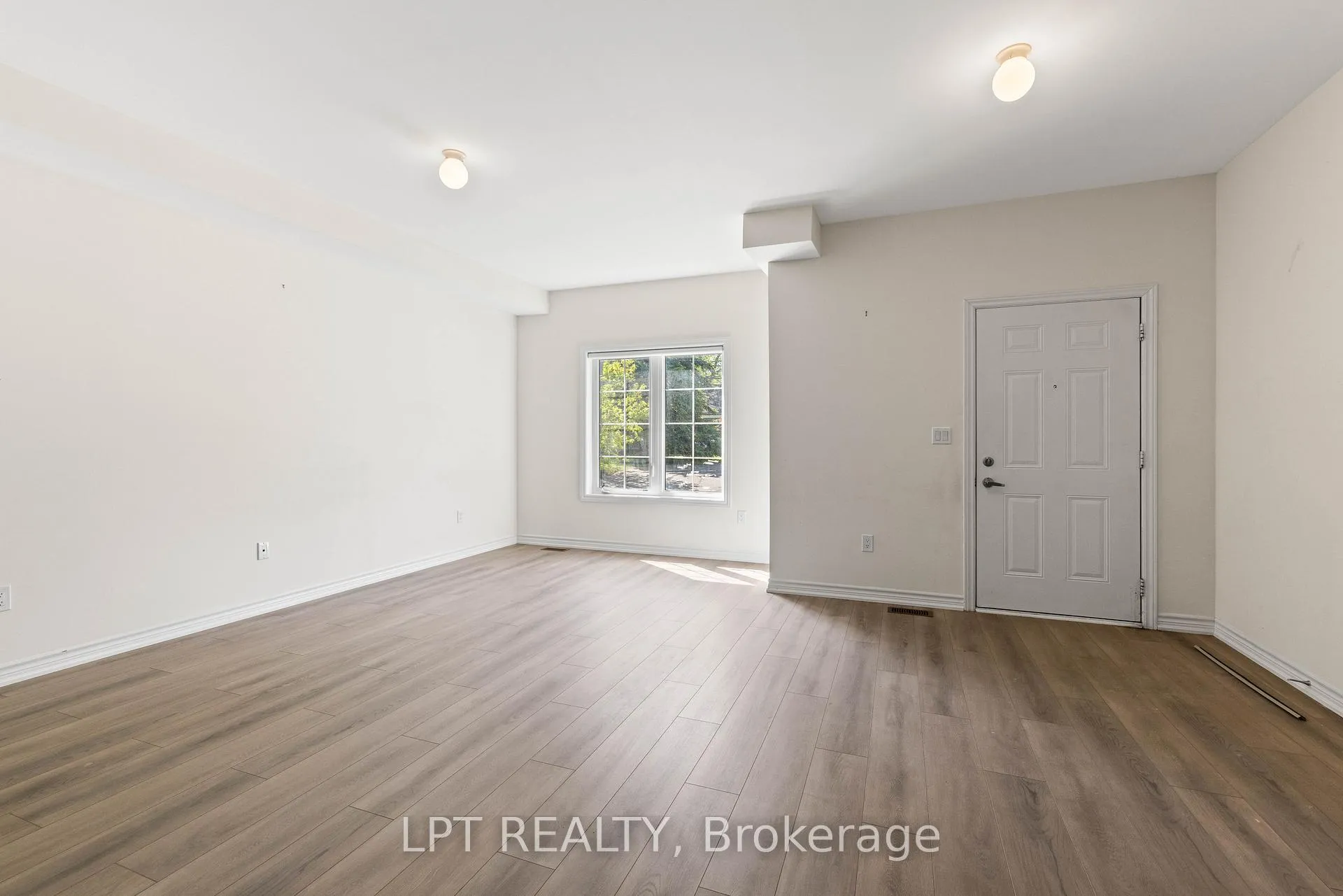 Photo 13 of Unit TH05, 110 Grew Boulevard, Georgina, Sutton & Jackson's Point — HOMEH