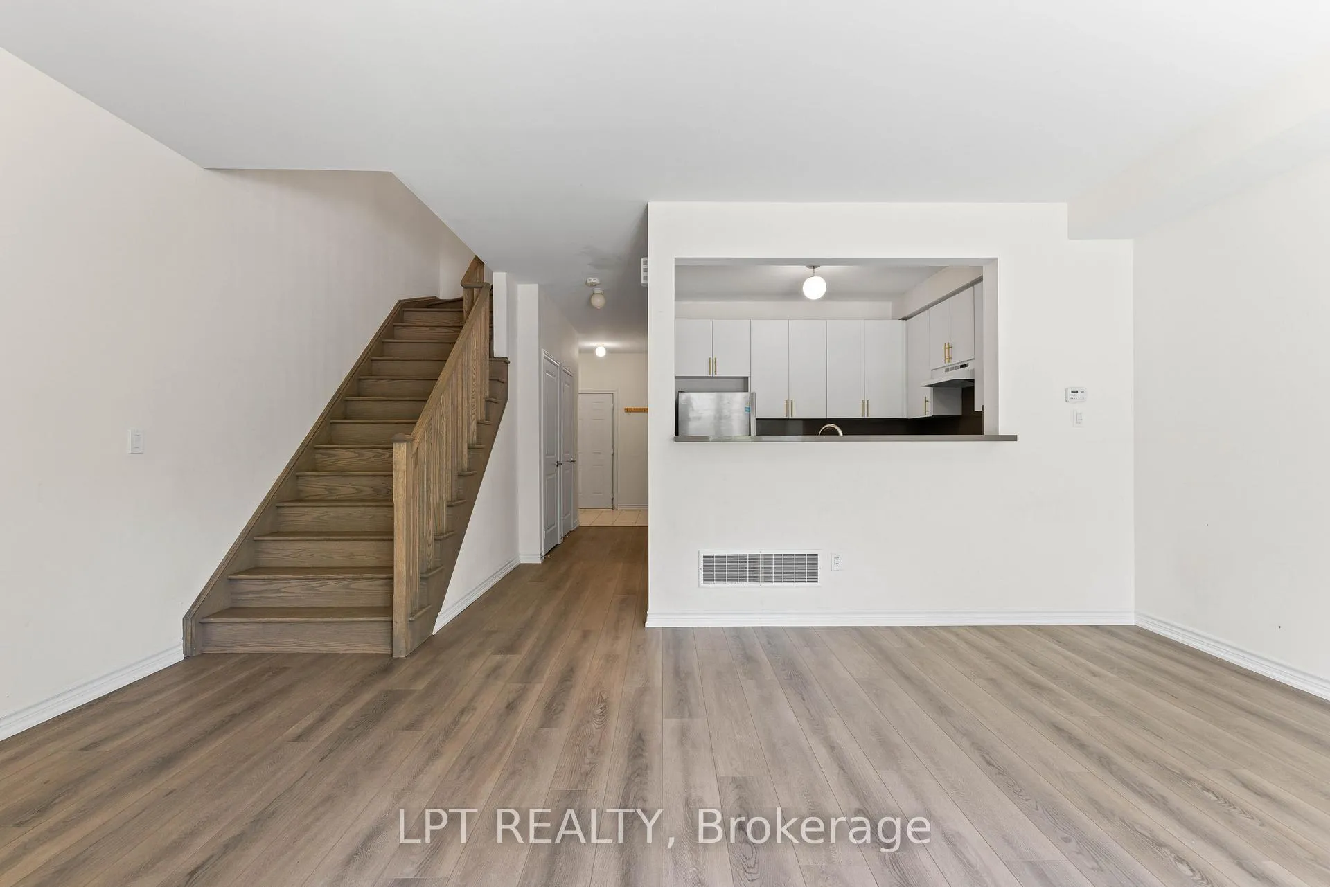 Photo 15 of Unit TH05, 110 Grew Boulevard, Georgina, Sutton & Jackson's Point — HOMEH