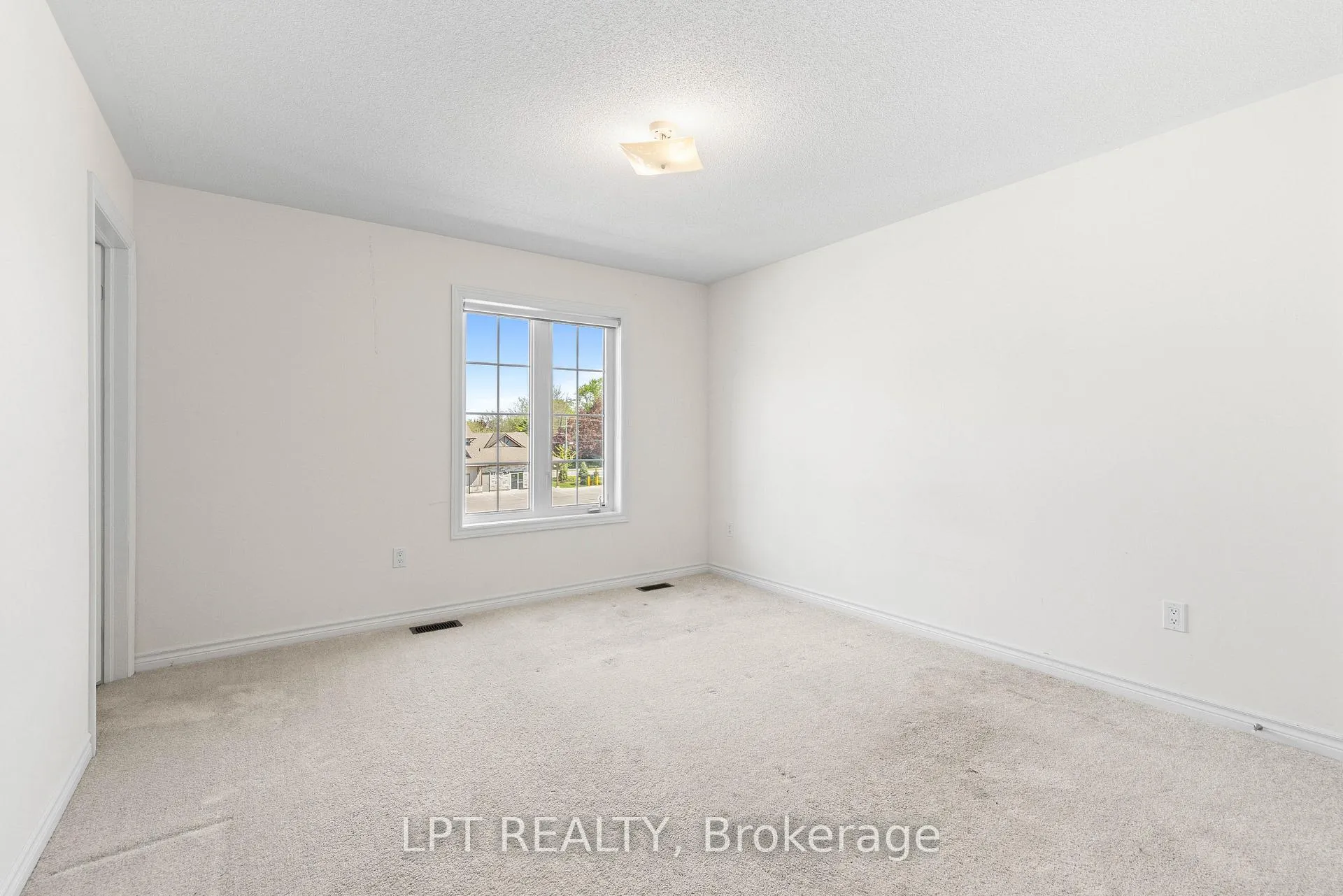 Photo 17 of Unit TH05, 110 Grew Boulevard, Georgina, Sutton & Jackson's Point — HOMEH