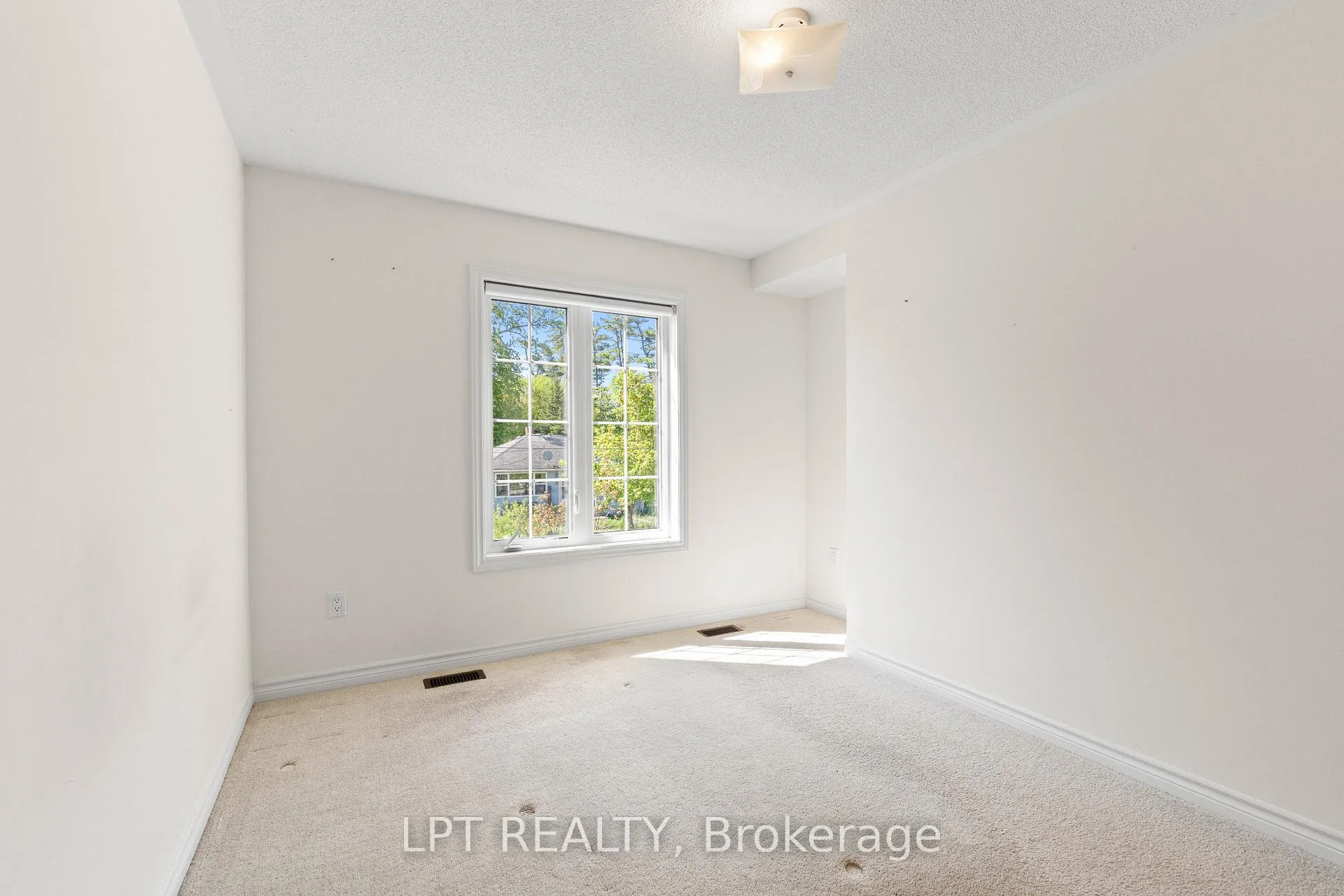 Photo 22 of Unit TH05, 110 Grew Boulevard, Georgina, Sutton & Jackson's Point — HOMEH