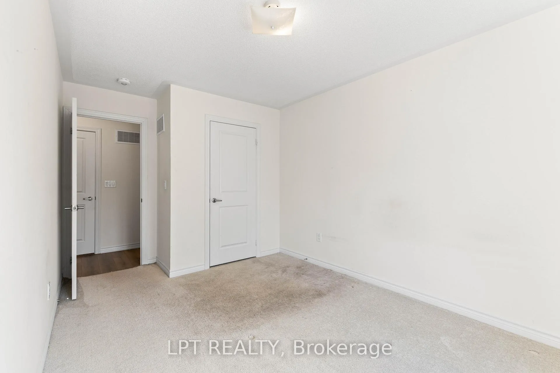 Photo 23 of Unit TH05, 110 Grew Boulevard, Georgina, Sutton & Jackson's Point — HOMEH