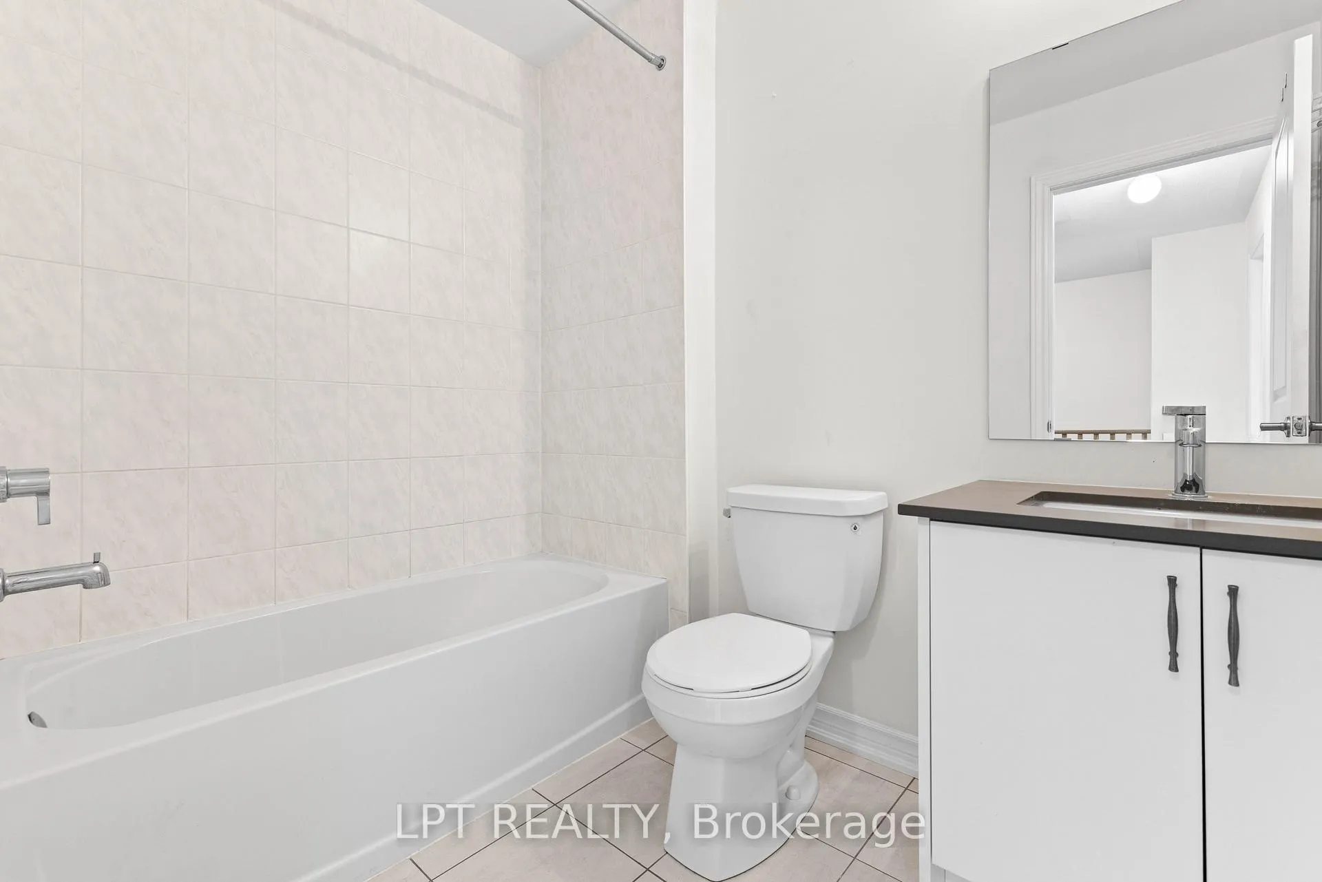 Photo 24 of Unit TH05, 110 Grew Boulevard, Georgina, Sutton & Jackson's Point — HOMEH