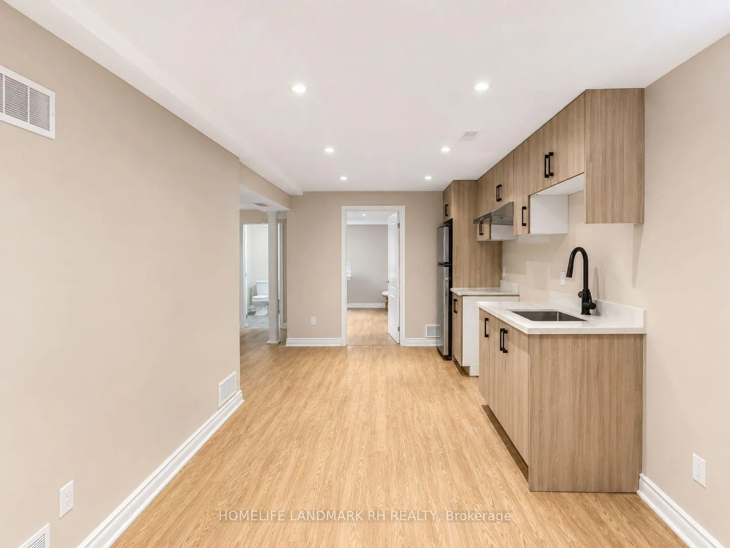 Photo 6 of Unit BSMT, 9 Casa Nova Drive, Vaughan, Vellore Village — HOMEH