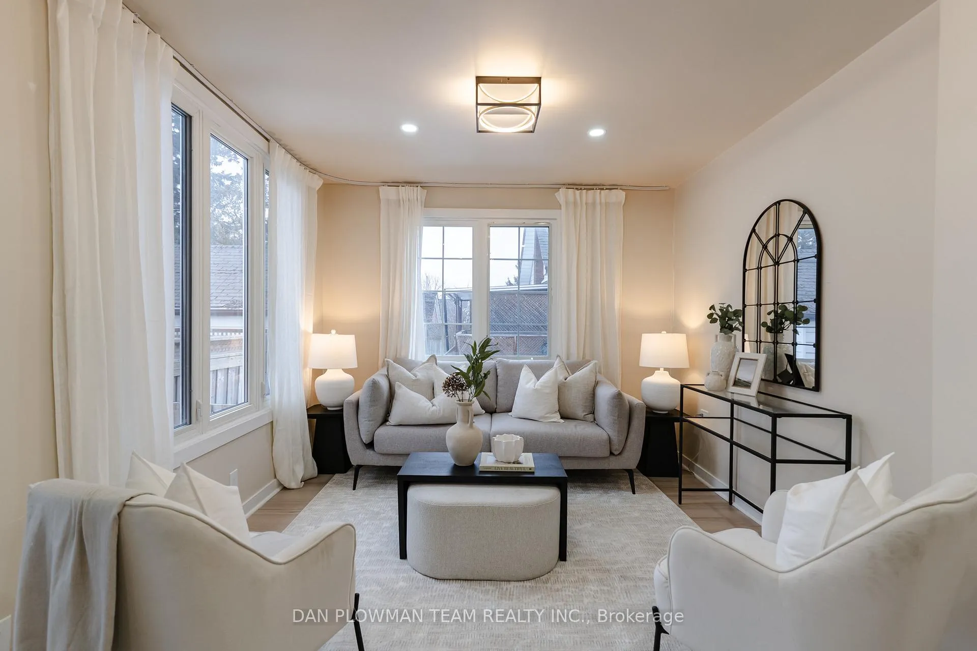 Photo 2 of 752 Douglas Street, Oshawa, Lakeview — HOMEH