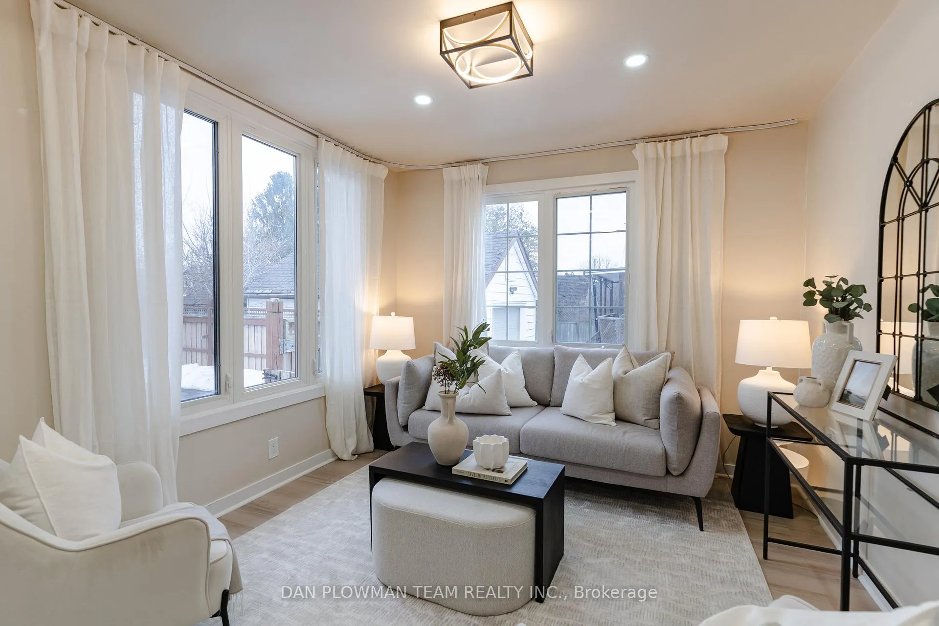 Photo 3 of 752 Douglas Street, Oshawa, Lakeview — HOMEH