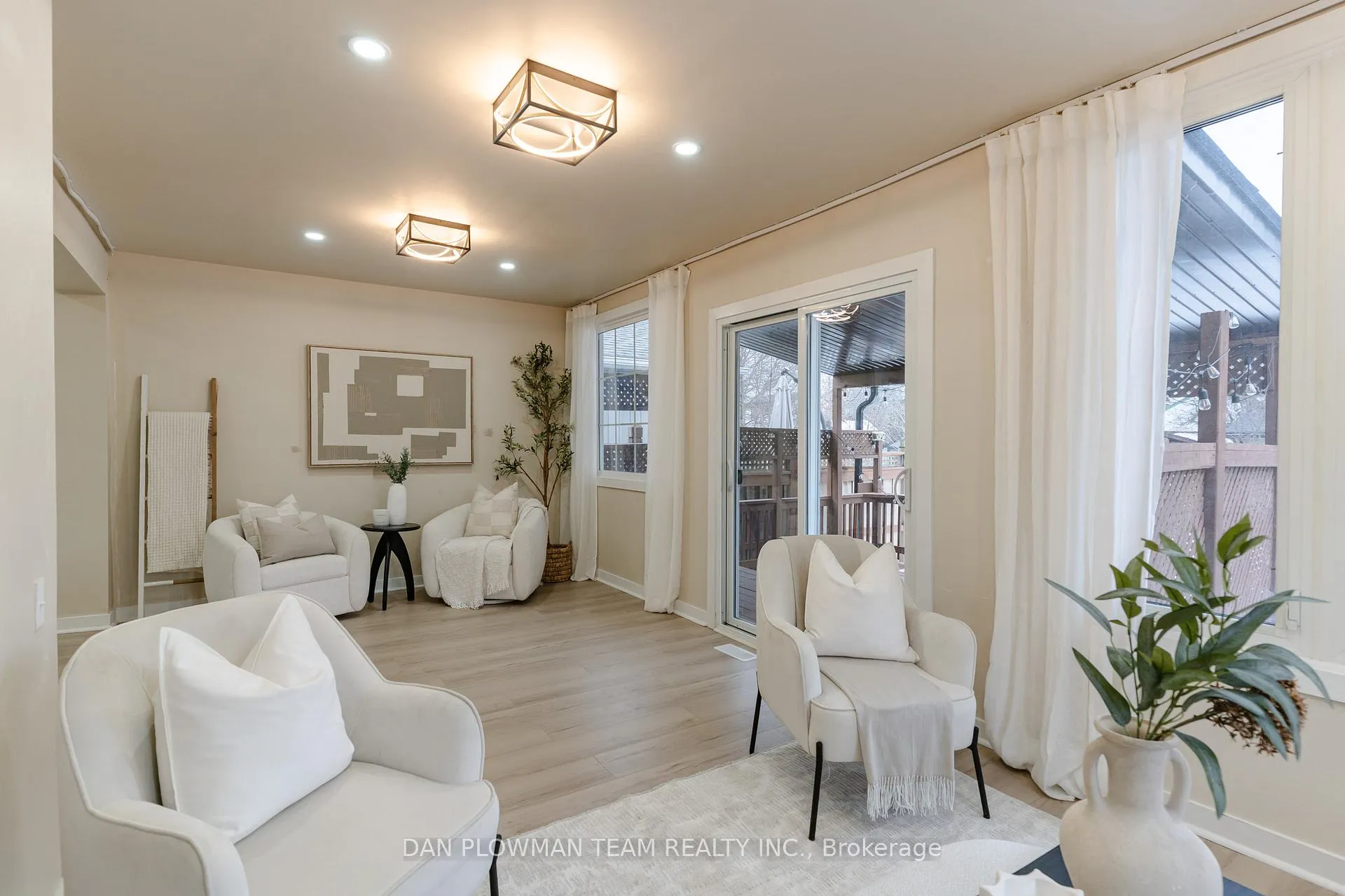 Photo 4 of 752 Douglas Street, Oshawa, Lakeview — HOMEH