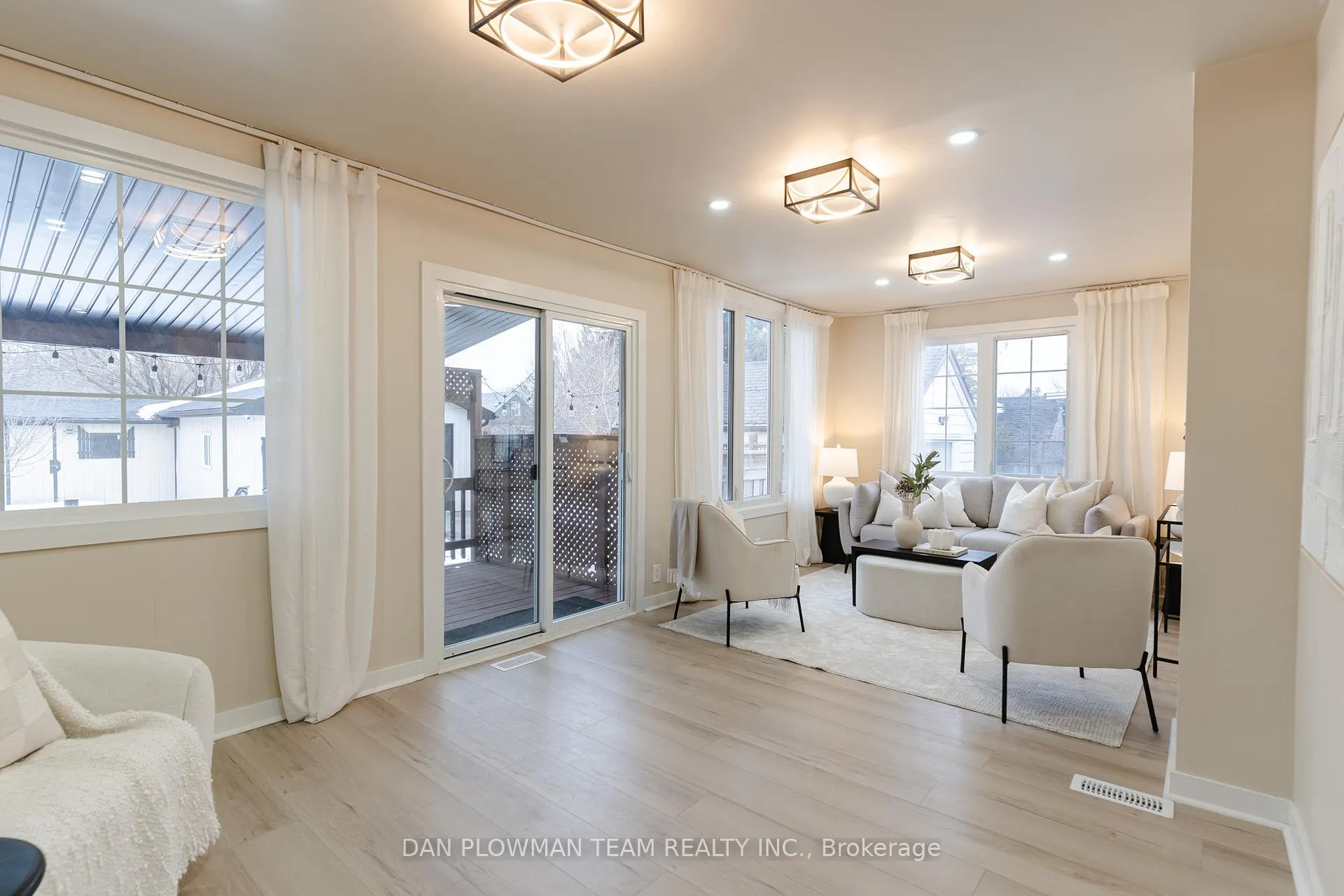 Photo 5 of 752 Douglas Street, Oshawa, Lakeview — HOMEH
