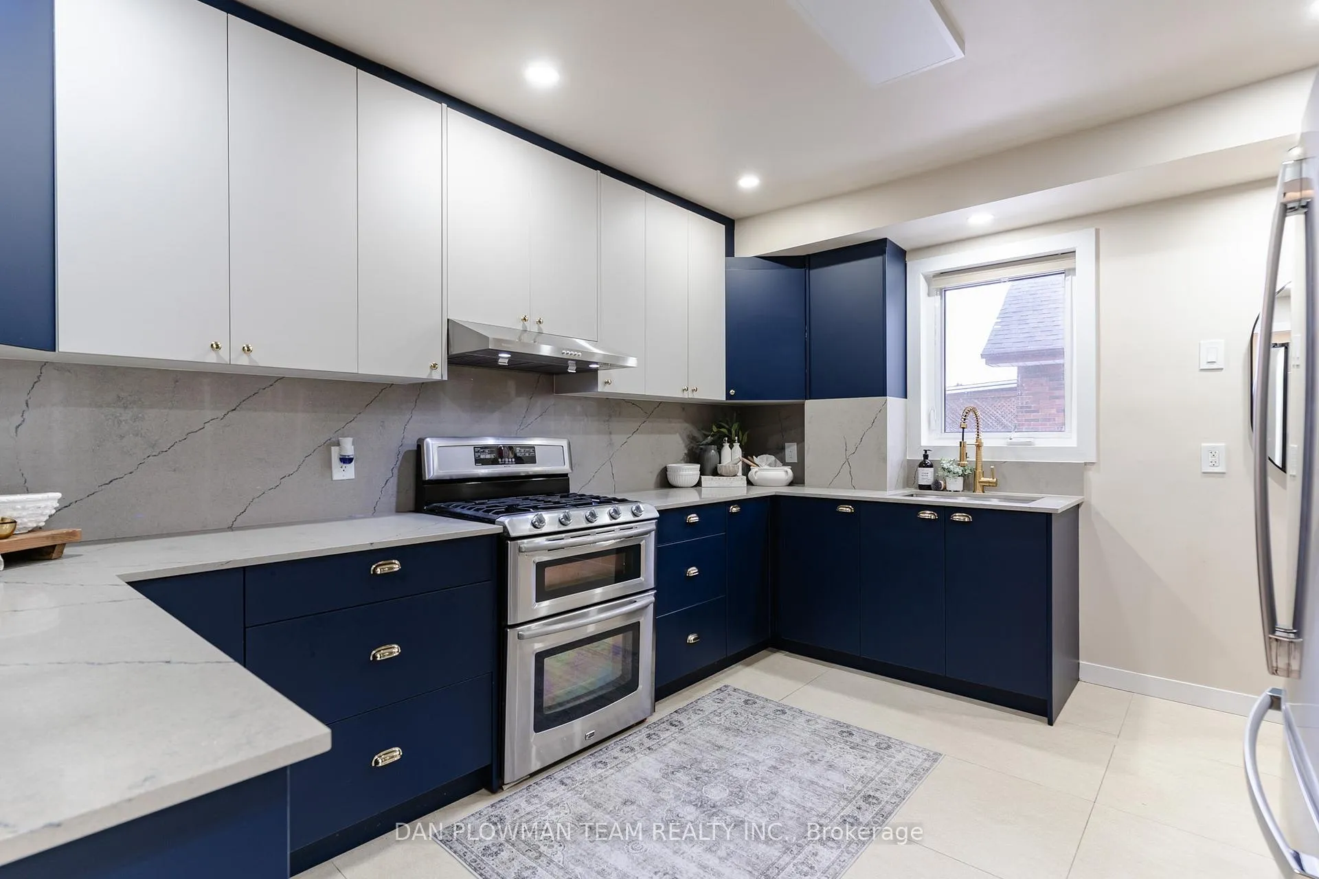 Photo 8 of 752 Douglas Street, Oshawa, Lakeview — HOMEH