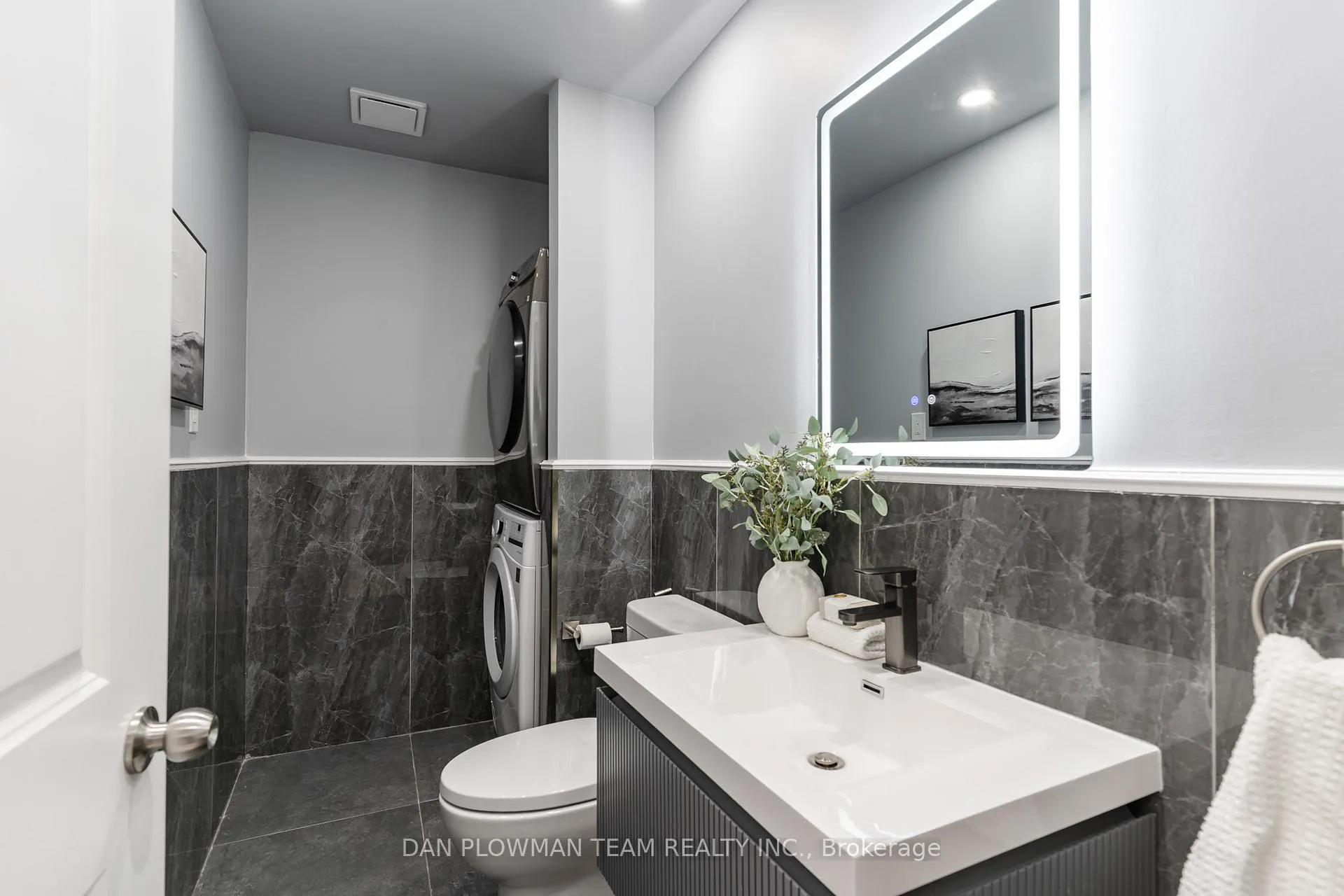 Photo 12 of 752 Douglas Street, Oshawa, Lakeview — HOMEH