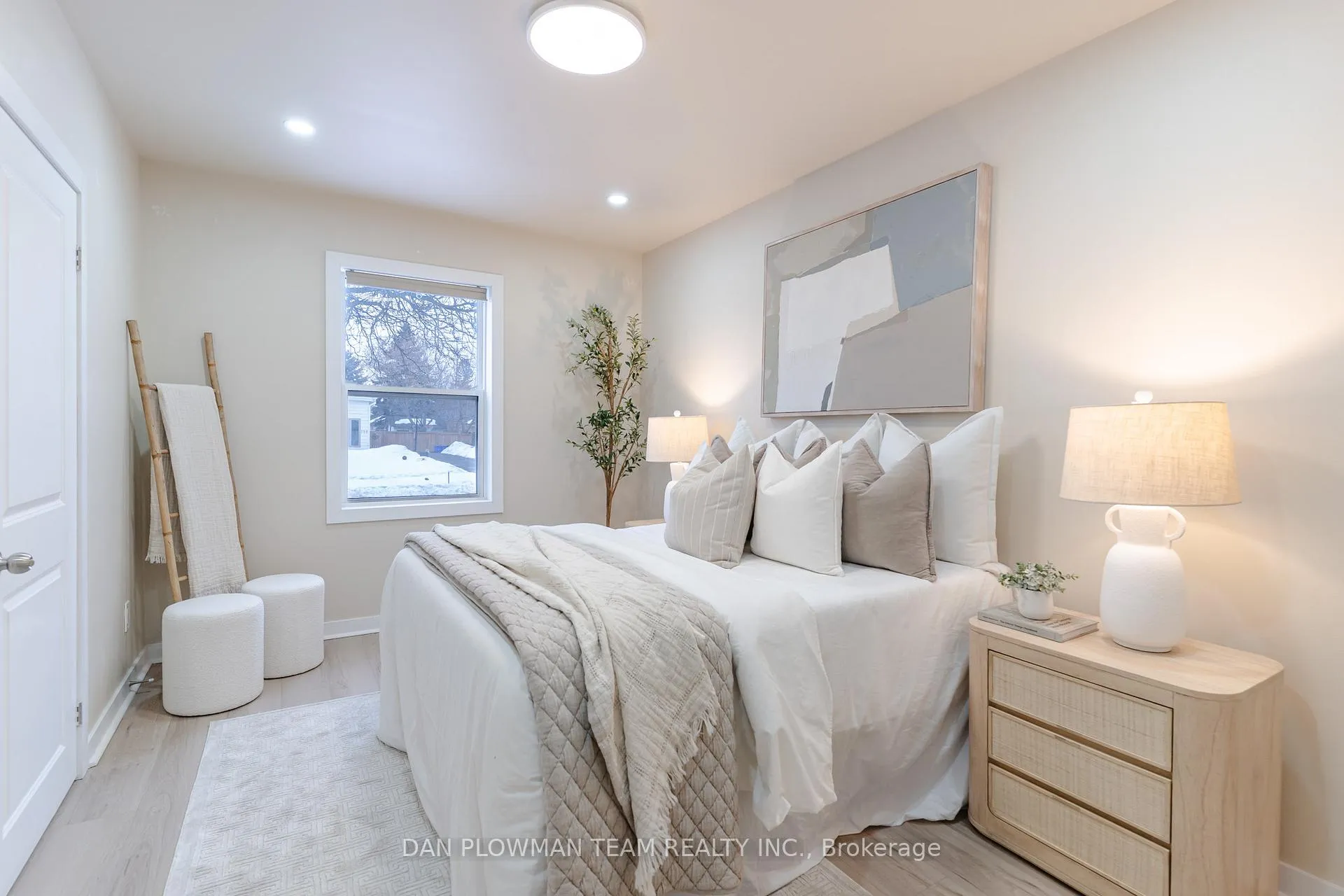 Photo 13 of 752 Douglas Street, Oshawa, Lakeview — HOMEH