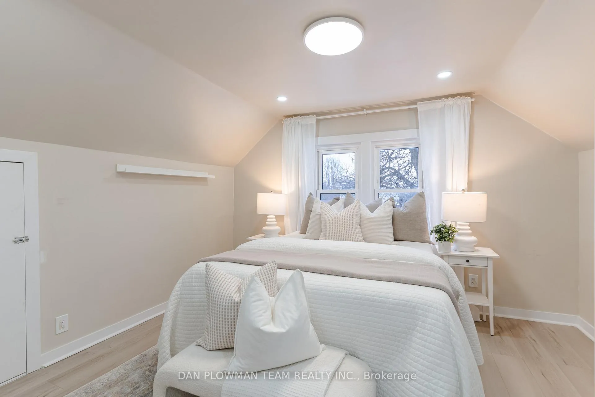 Photo 16 of 752 Douglas Street, Oshawa, Lakeview — HOMEH