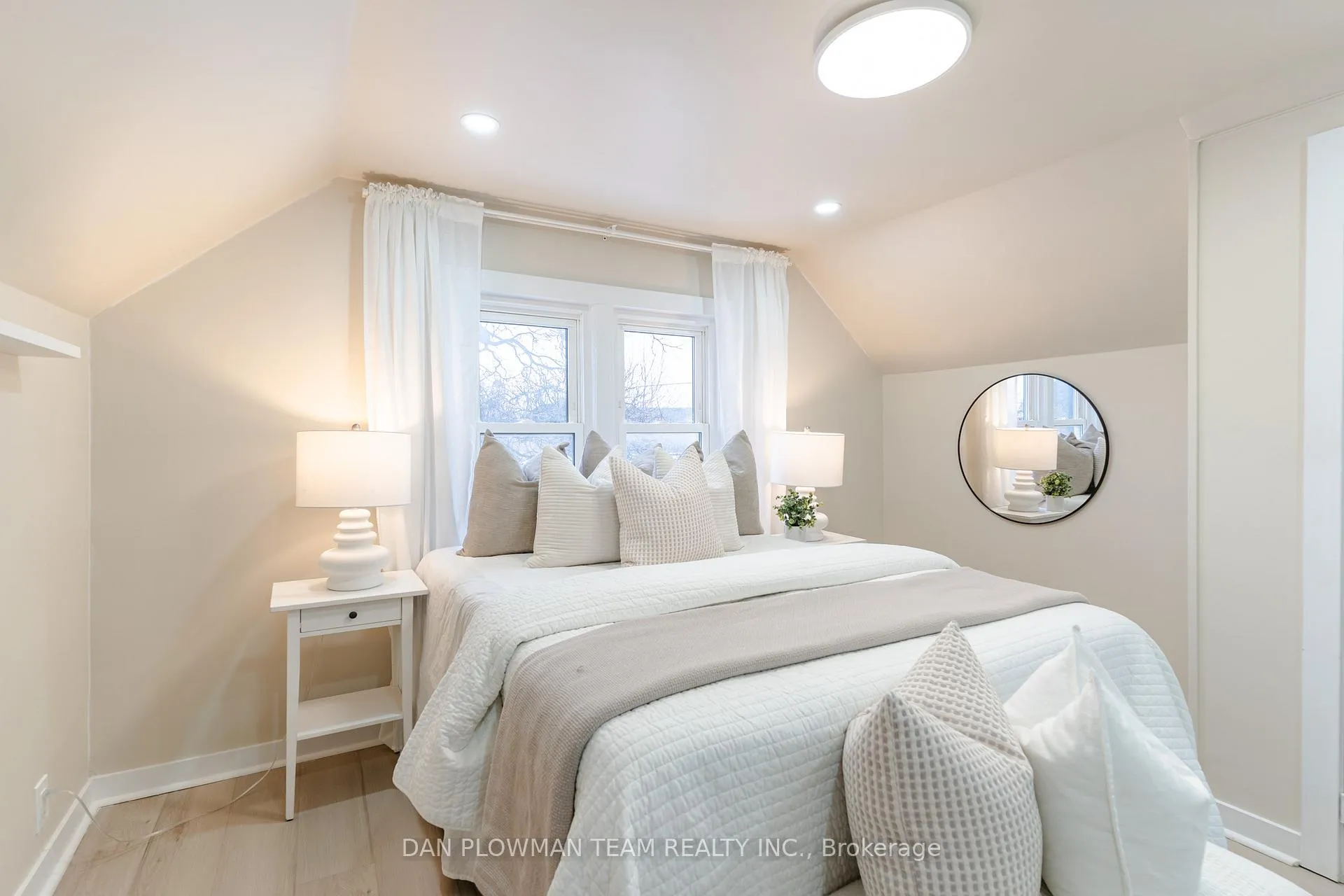 Photo 18 of 752 Douglas Street, Oshawa, Lakeview — HOMEH