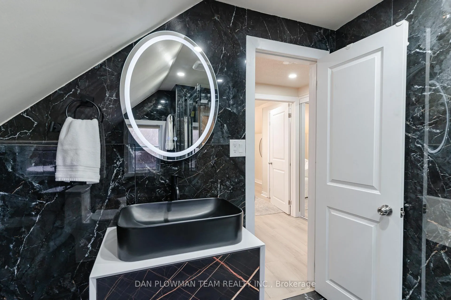 Photo 19 of 752 Douglas Street, Oshawa, Lakeview — HOMEH