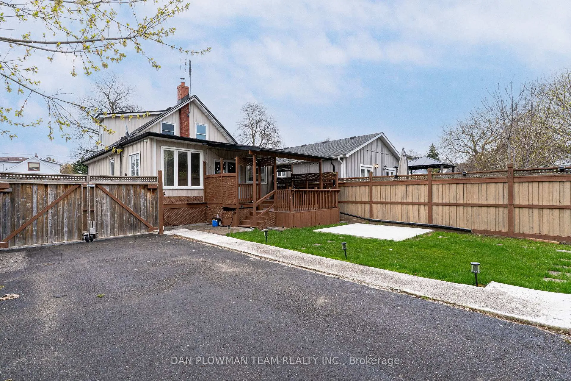 Photo 28 of 752 Douglas Street, Oshawa, Lakeview — HOMEH