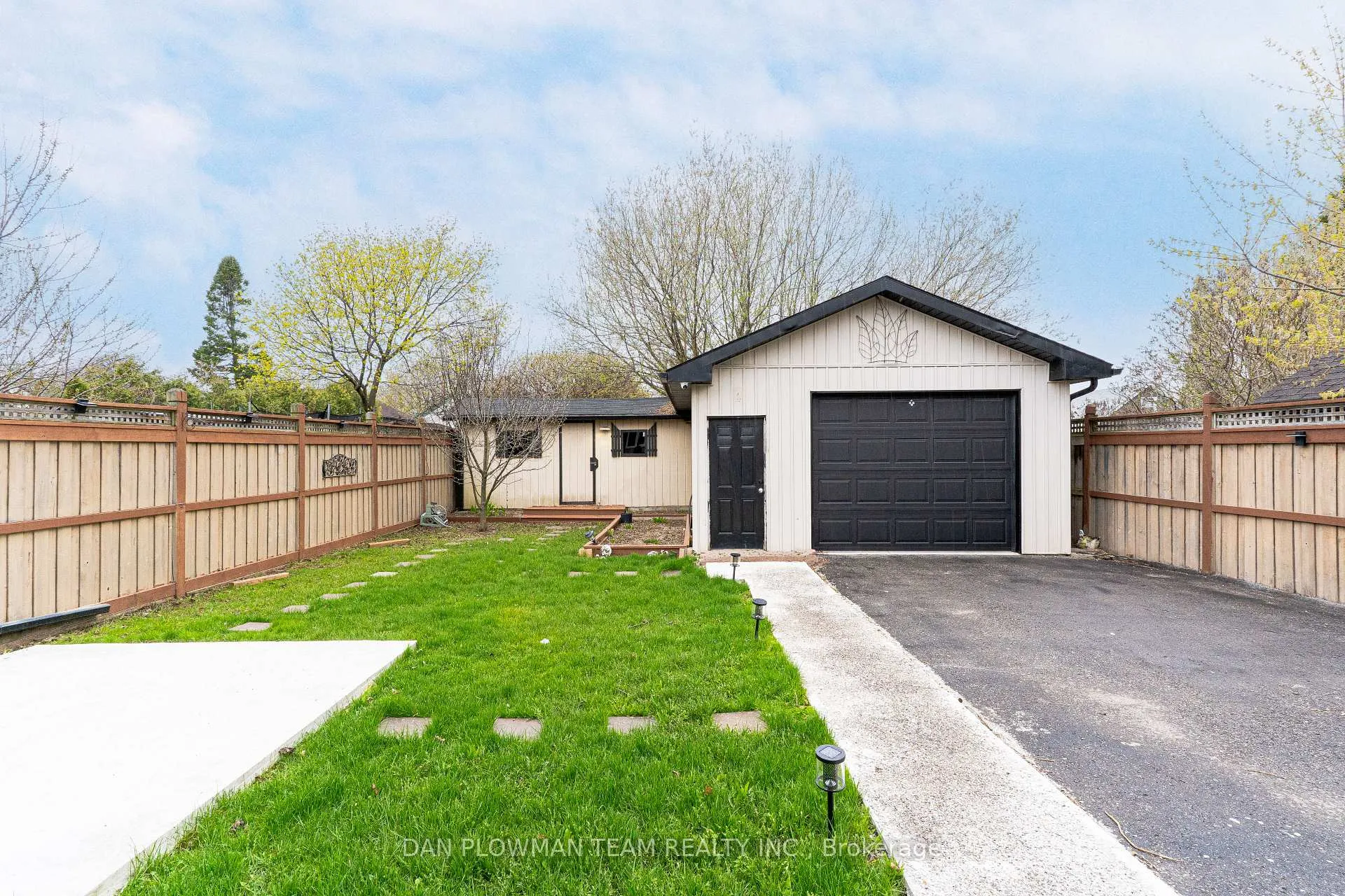 Photo 30 of 752 Douglas Street, Oshawa, Lakeview — HOMEH